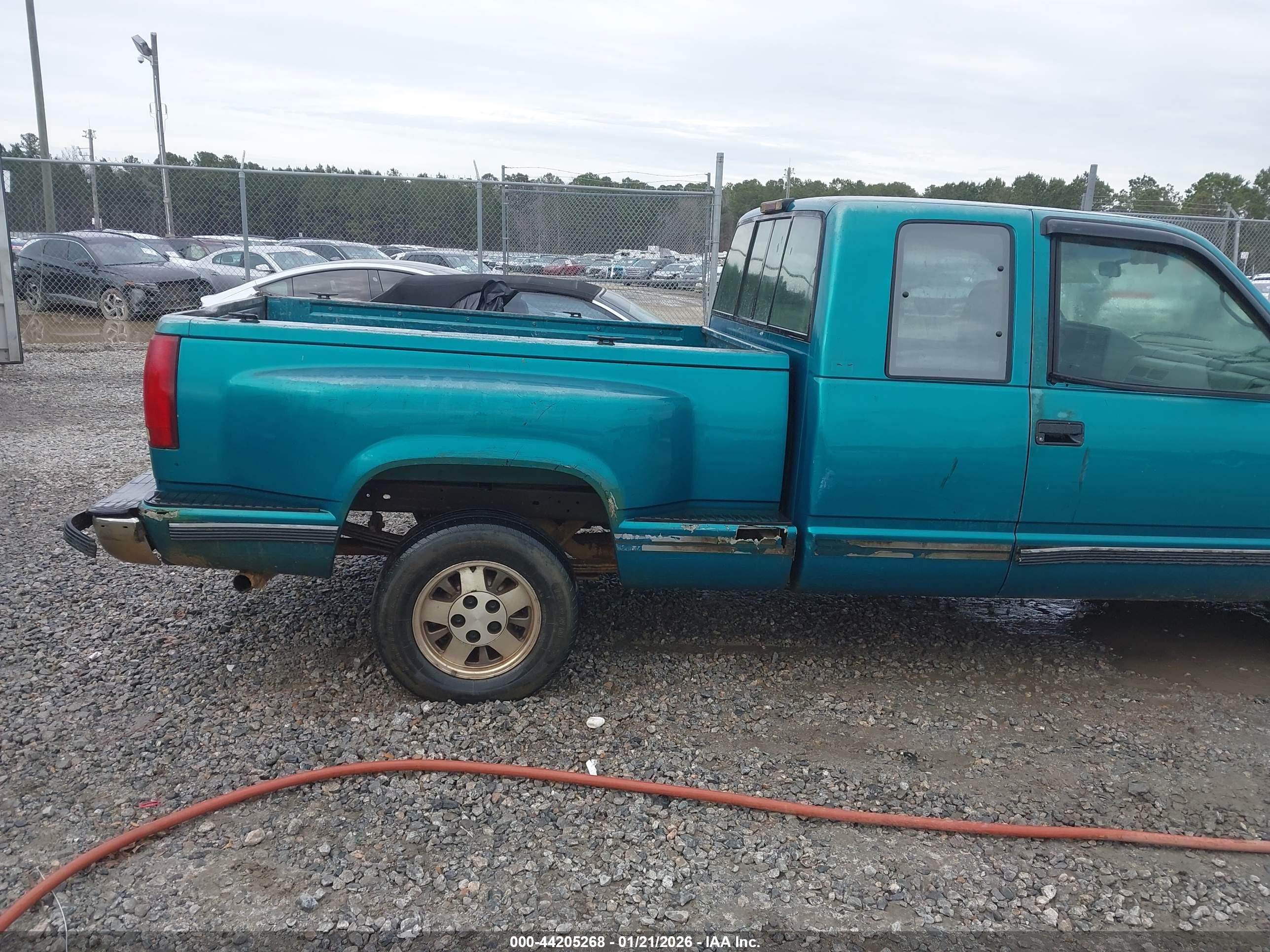 CHEVROLET GMT-400 image 6