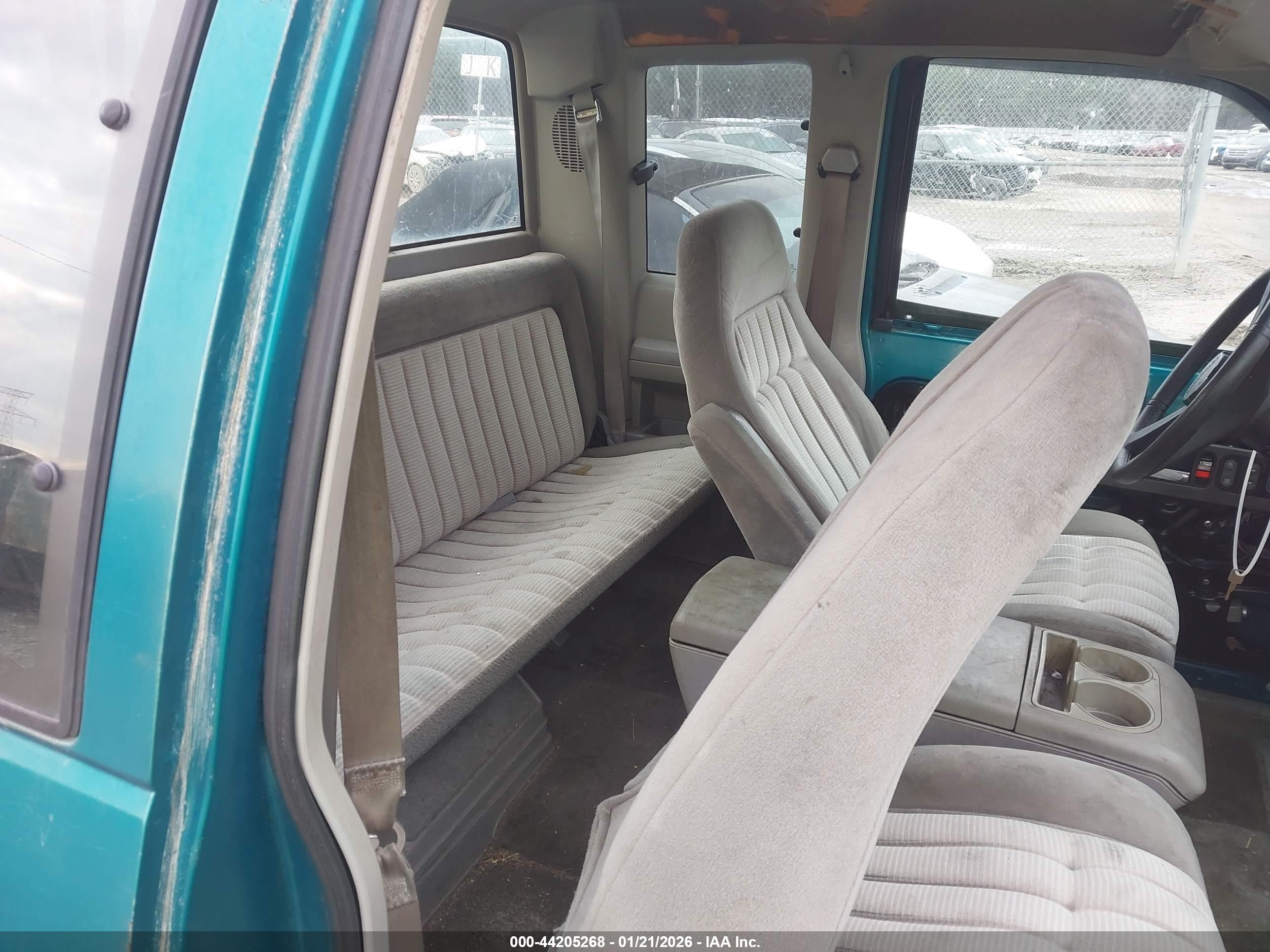 CHEVROLET GMT-400 image 8