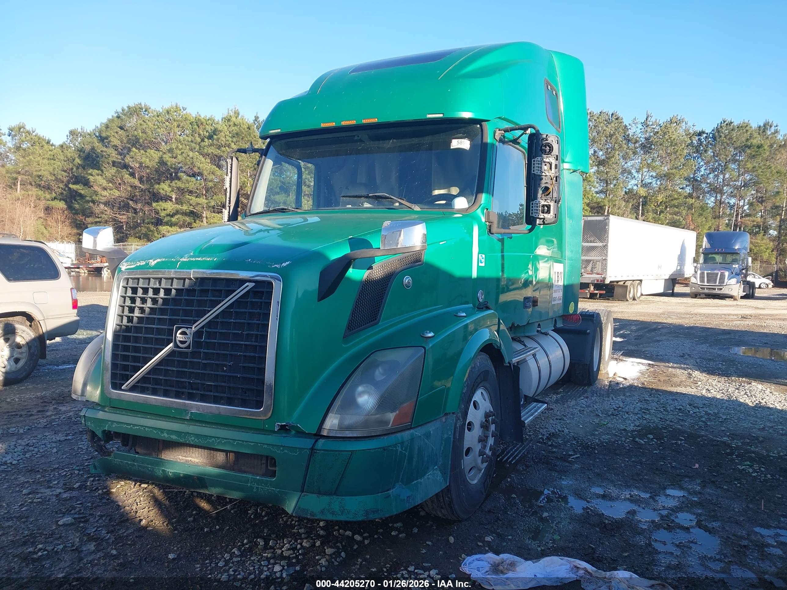 VOLVO VN image 2