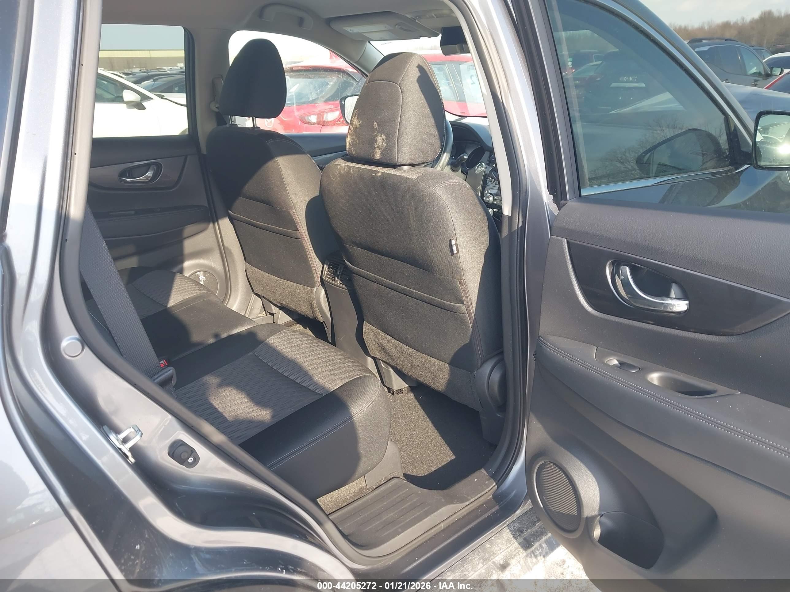 NISSAN ROGUE image 8