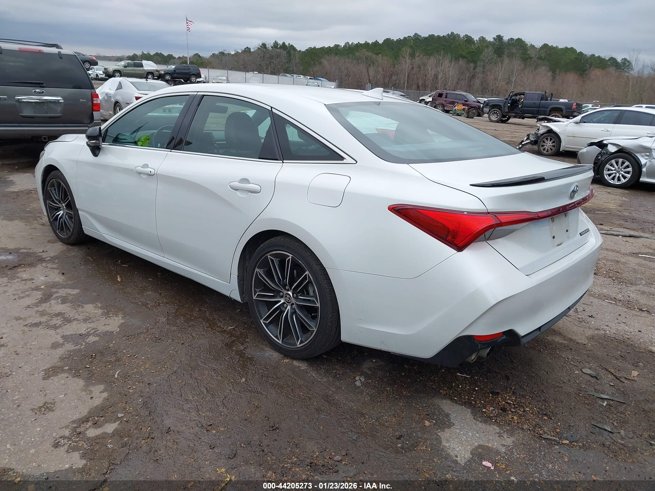 TOYOTA AVALON image 3