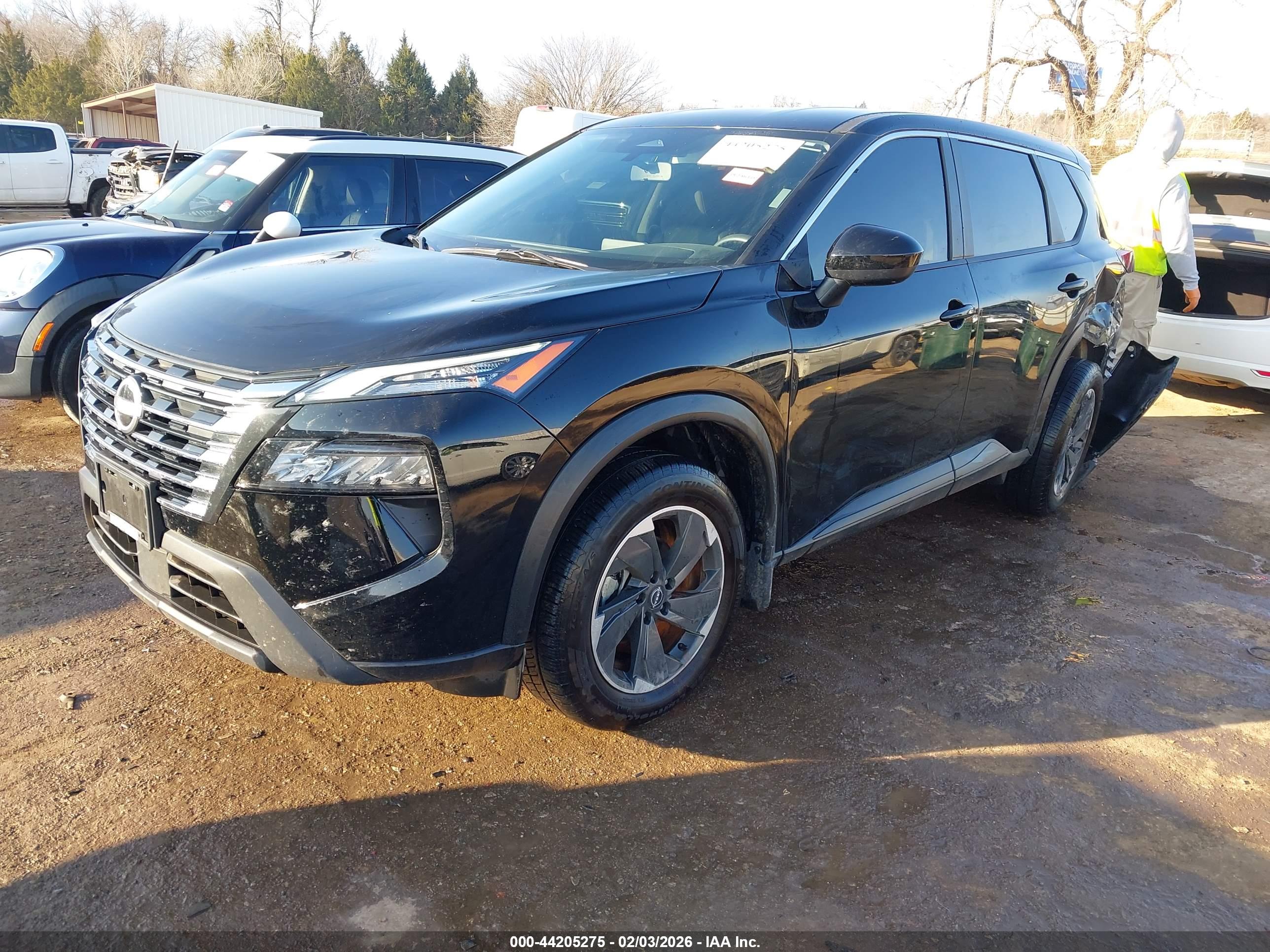 NISSAN ROGUE image 2