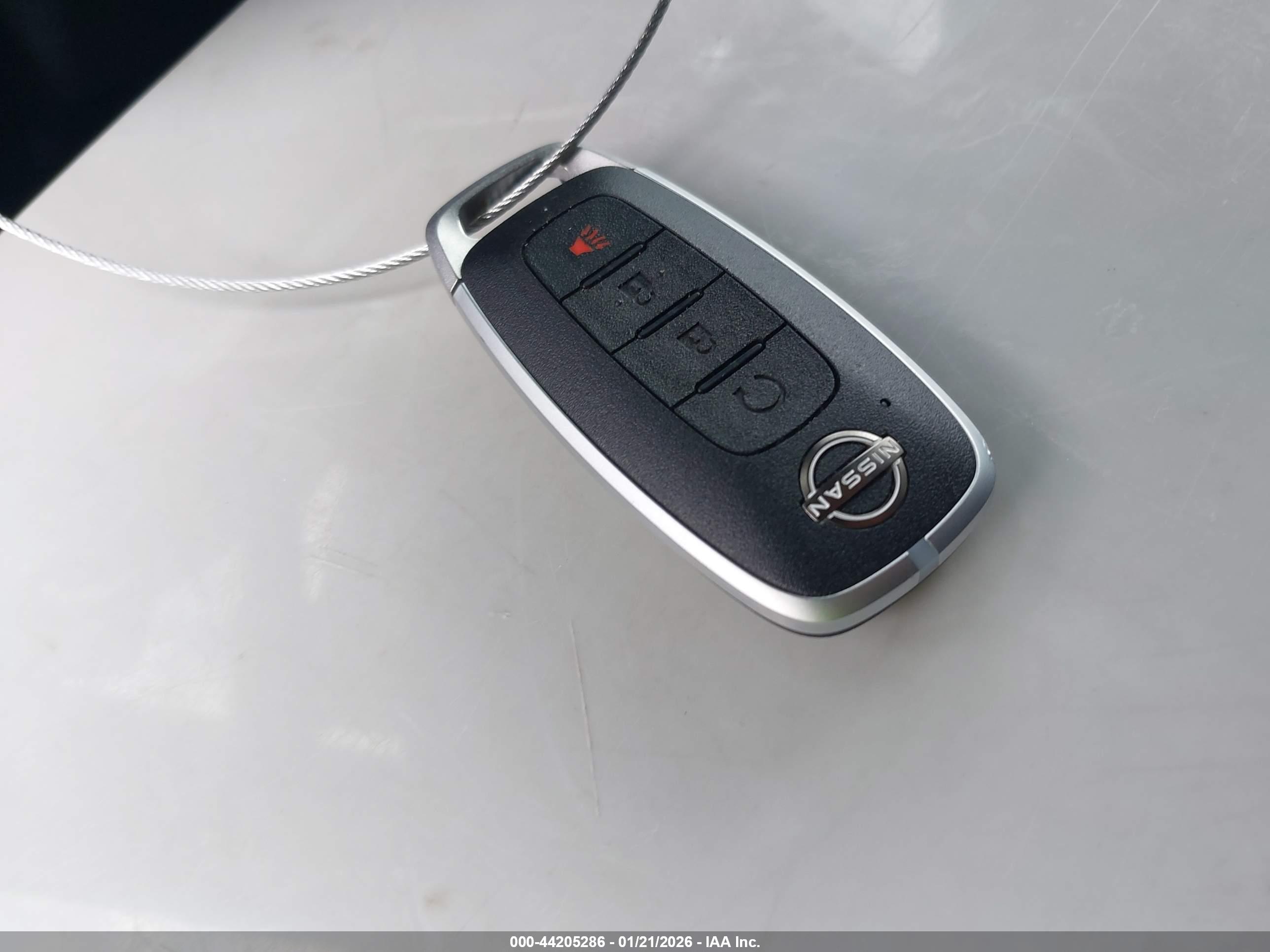 NISSAN ROGUE image 11