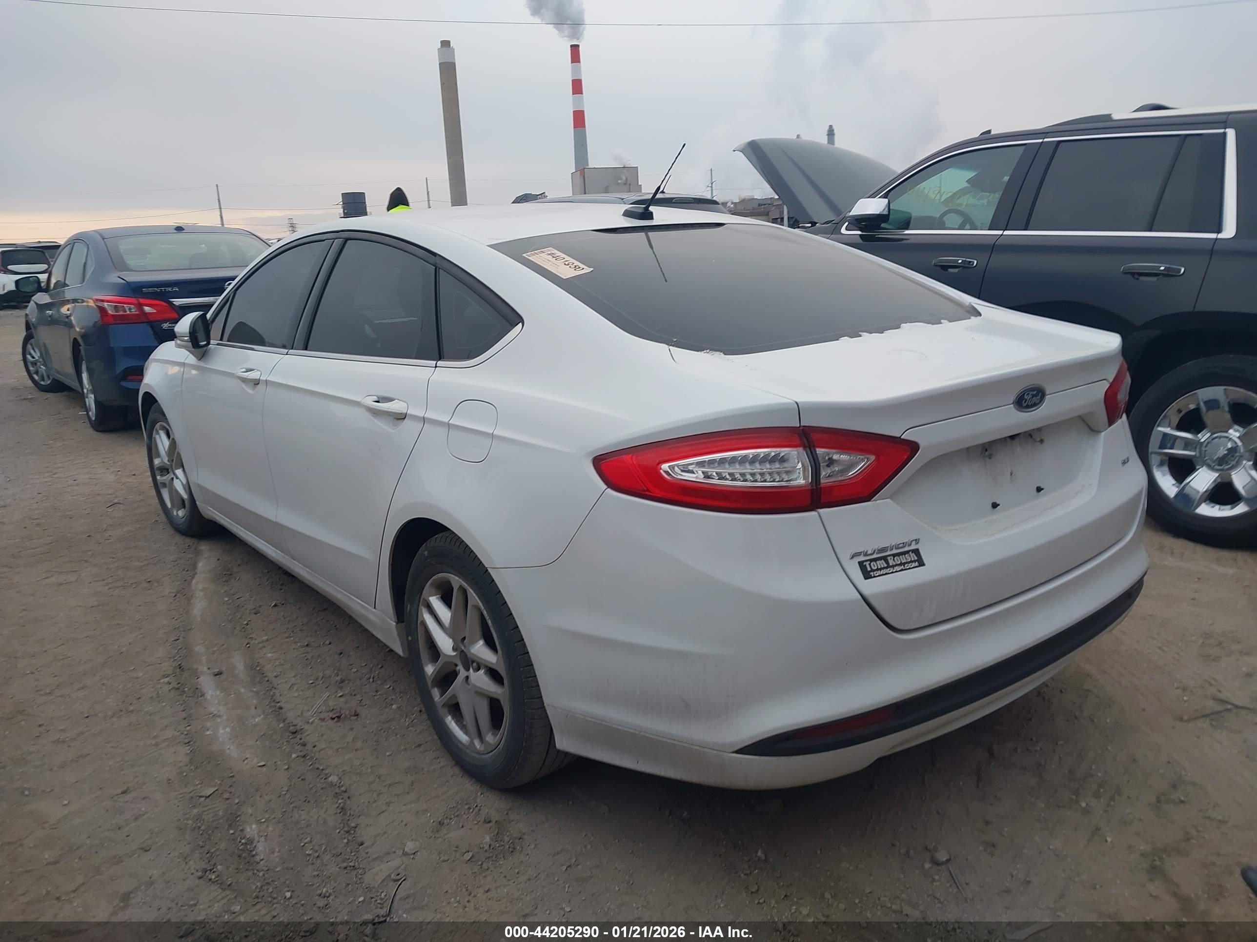 FORD FUSION image 3