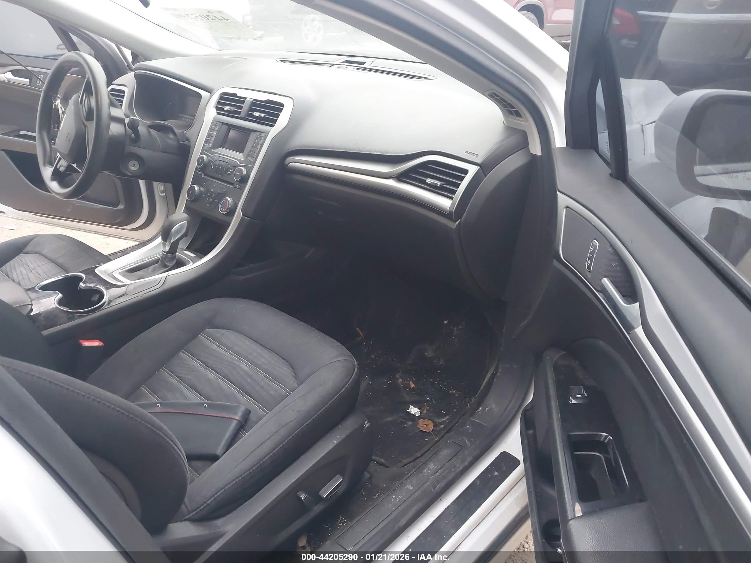 FORD FUSION image 5