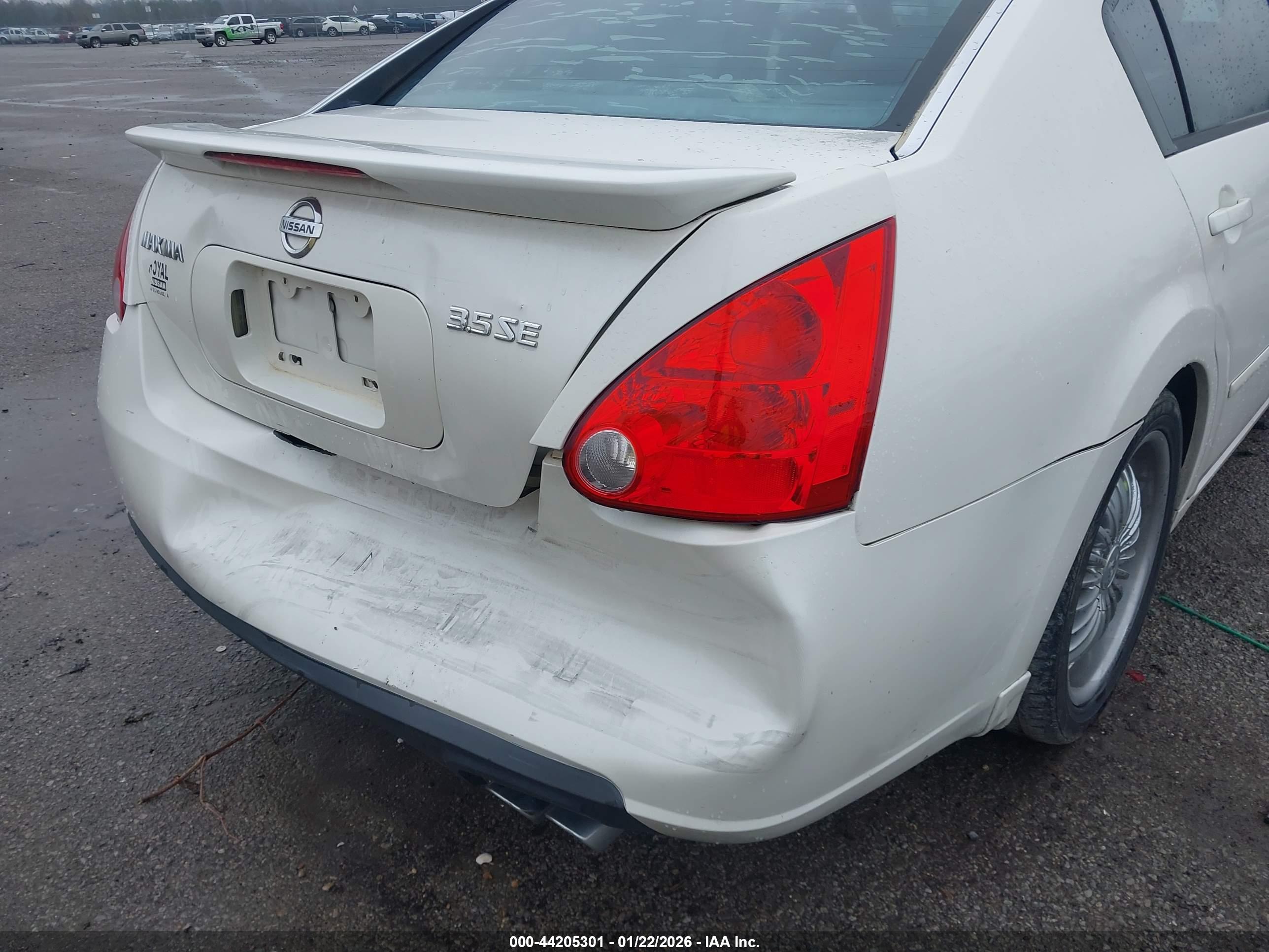 NISSAN MAXIMA image 6