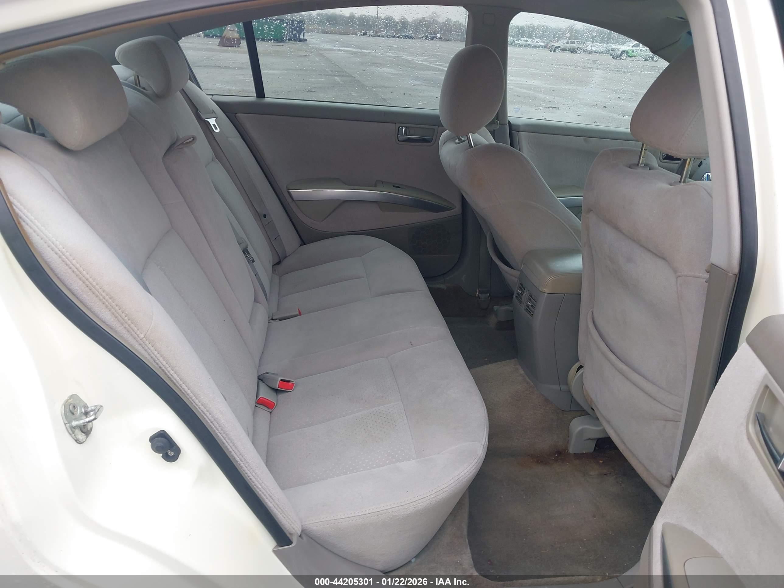 NISSAN MAXIMA image 8