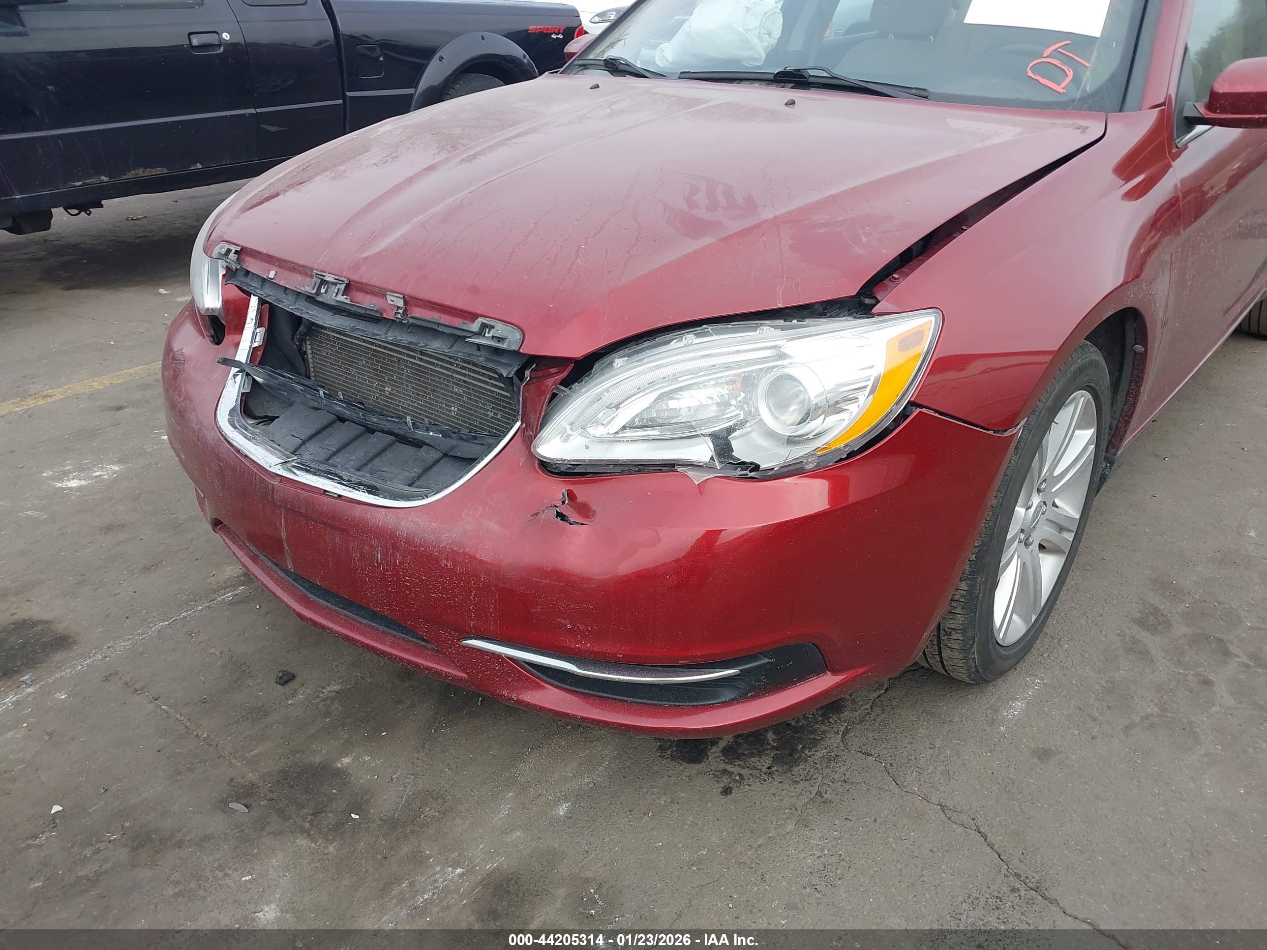 CHRYSLER 200 image 6