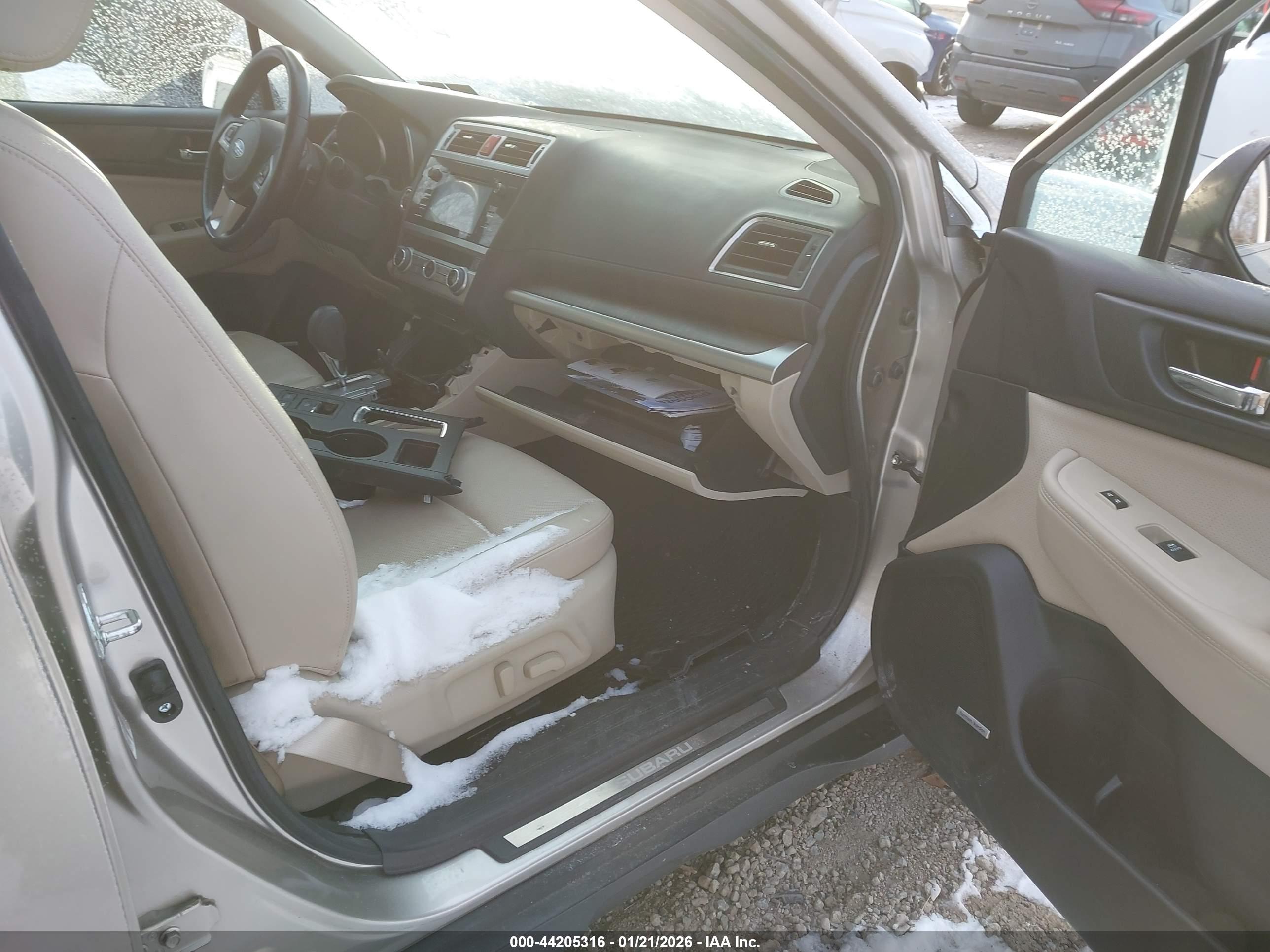 SUBARU OUTBACK image 5