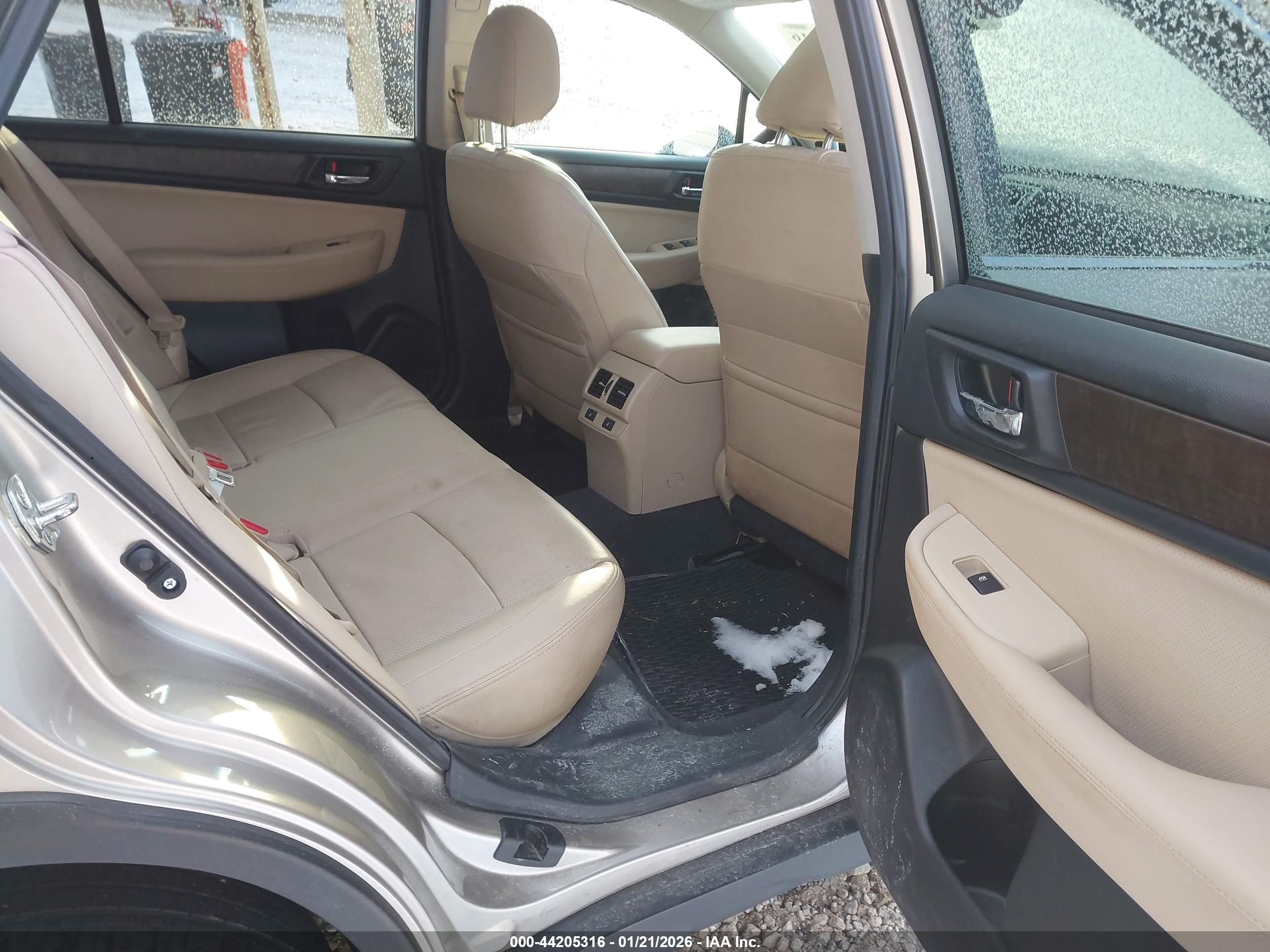 SUBARU OUTBACK image 8