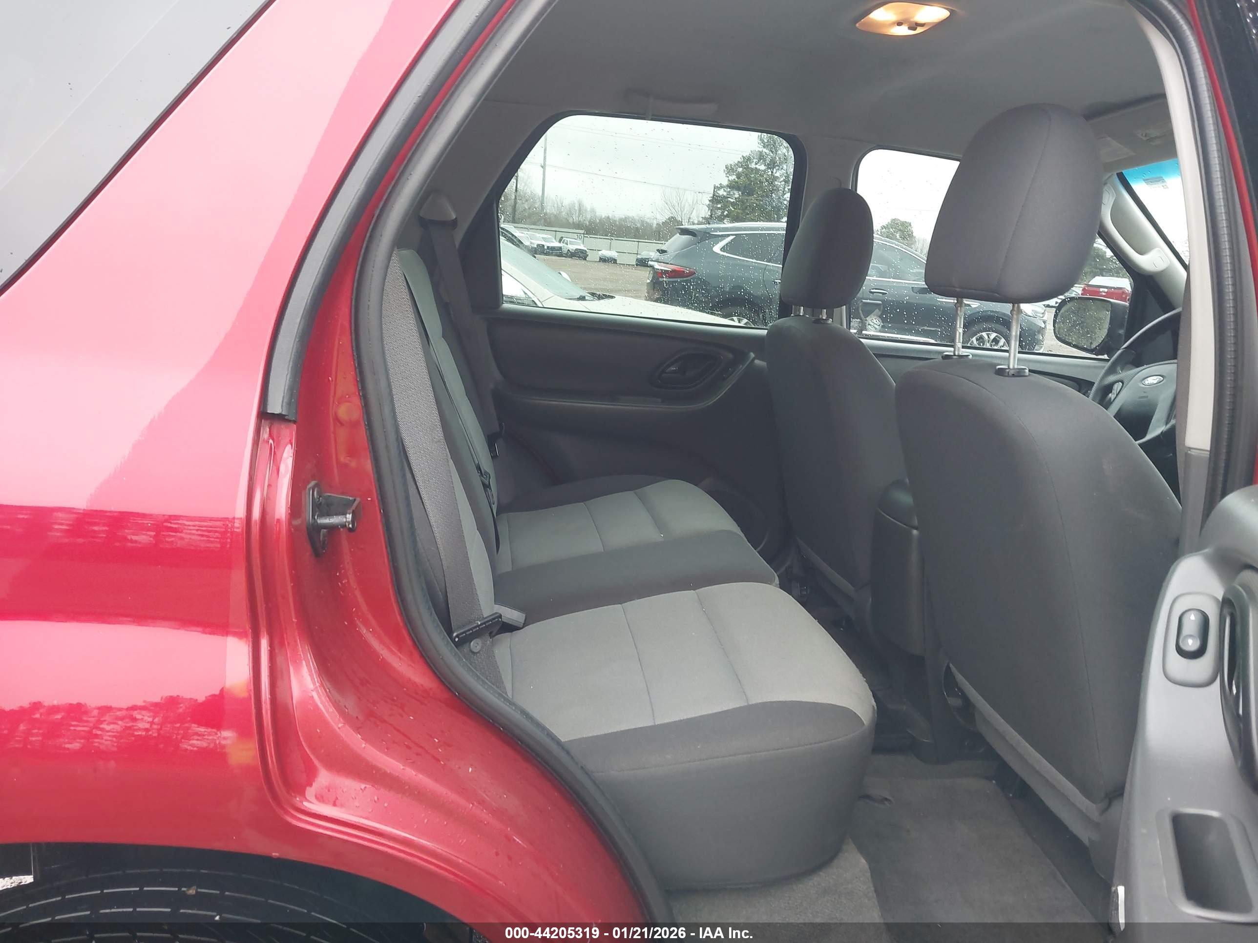 FORD ESCAPE image 8
