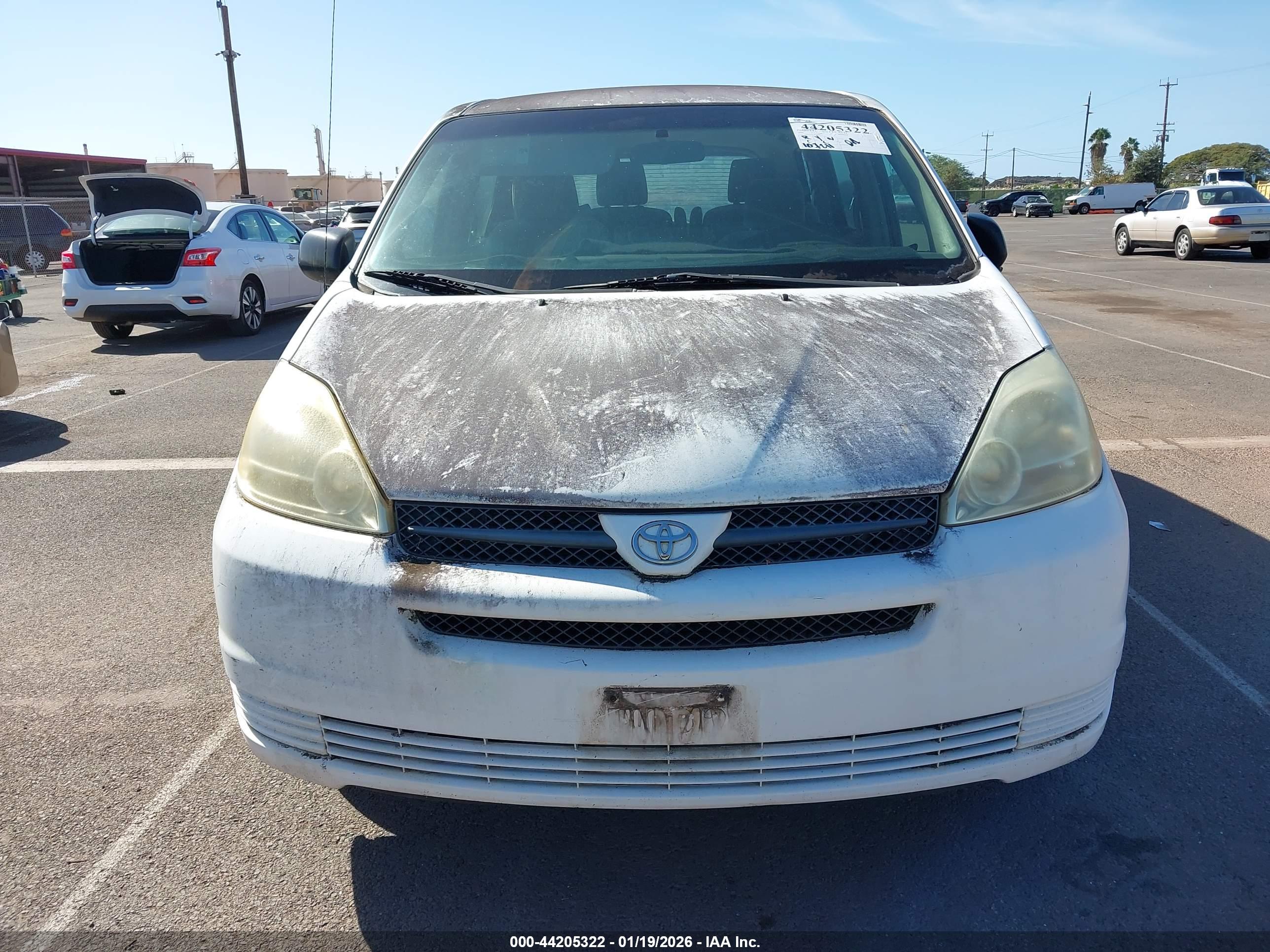 TOYOTA SIENNA image 6