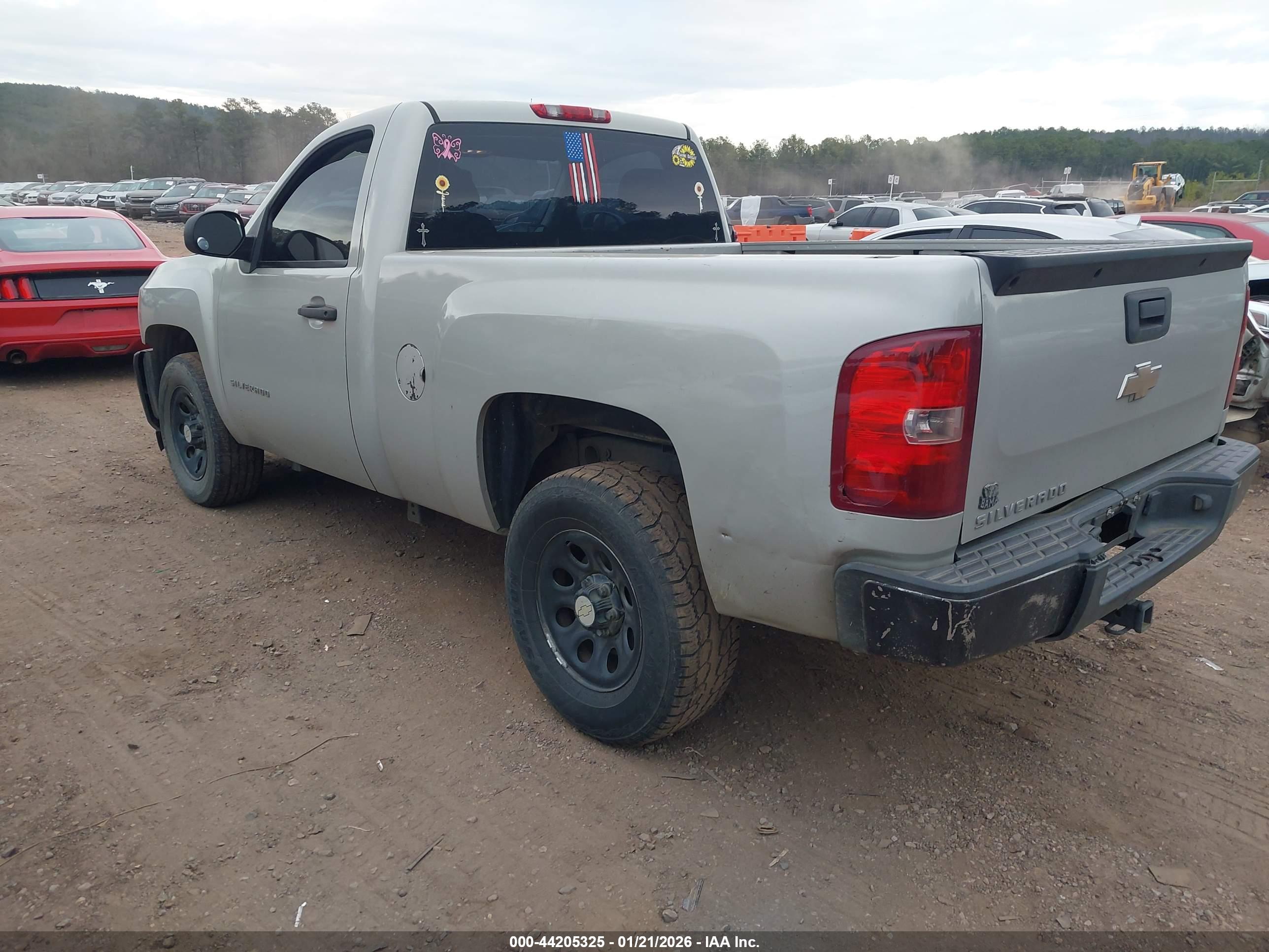 CHEVROLET SILVERADO image 3