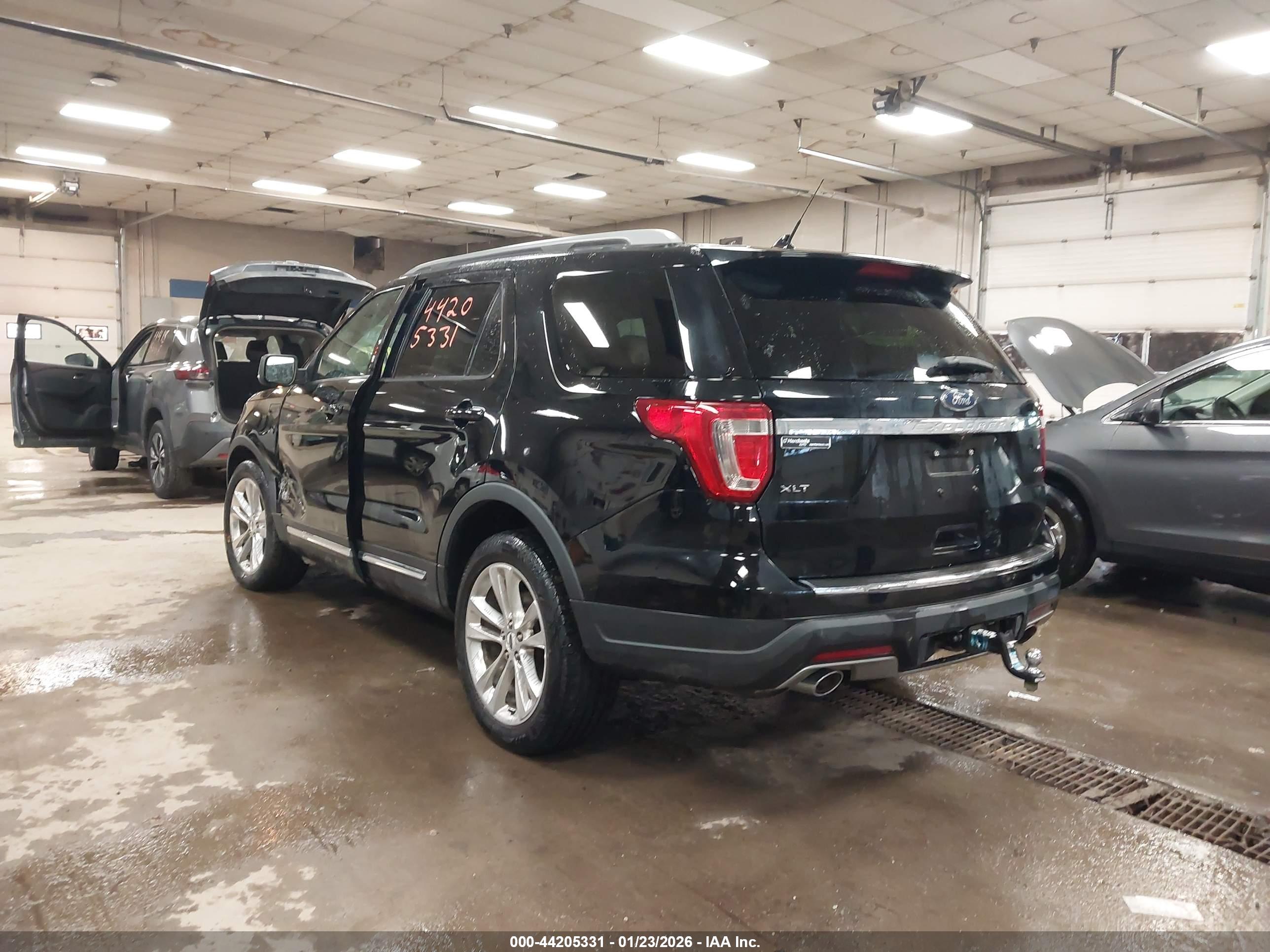 FORD EXPLORER image 3
