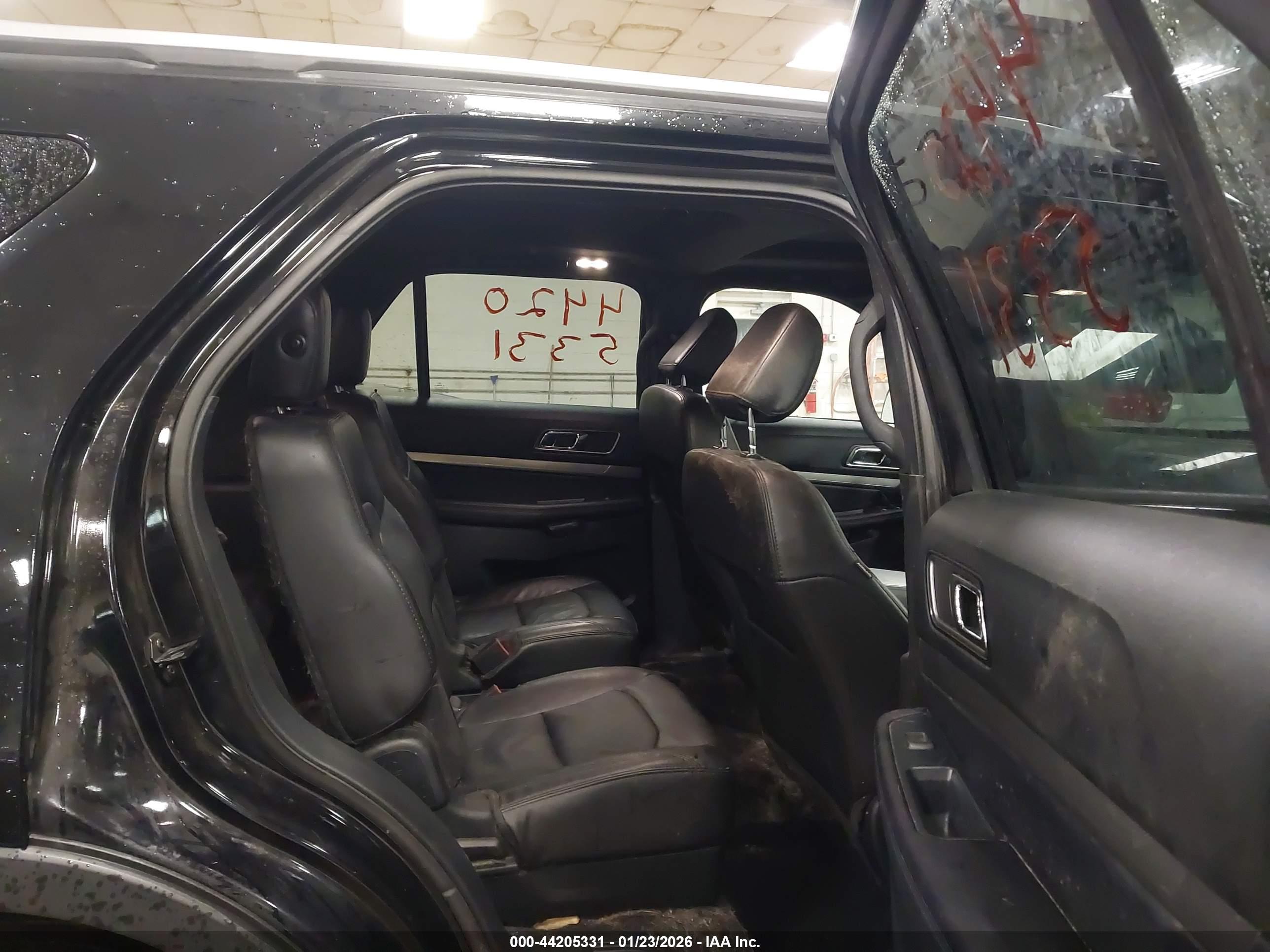 FORD EXPLORER image 8