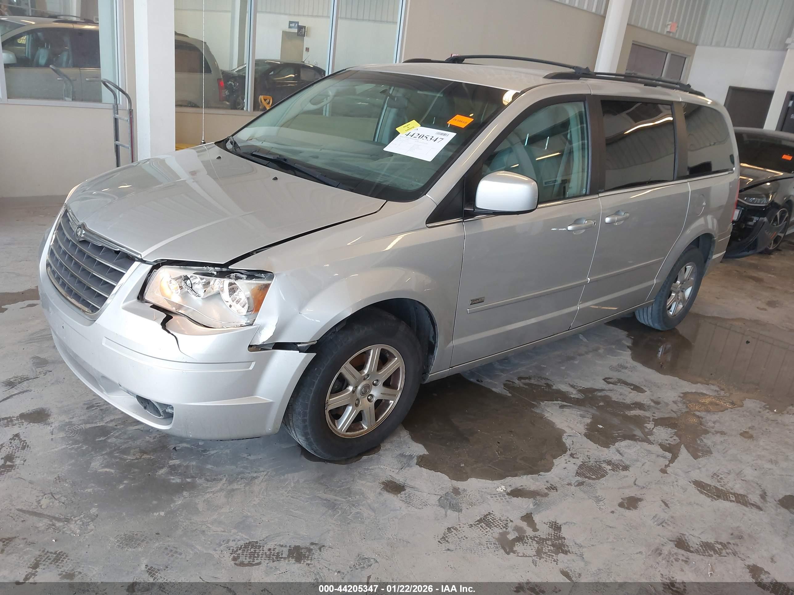 CHRYSLER TOWN image 2