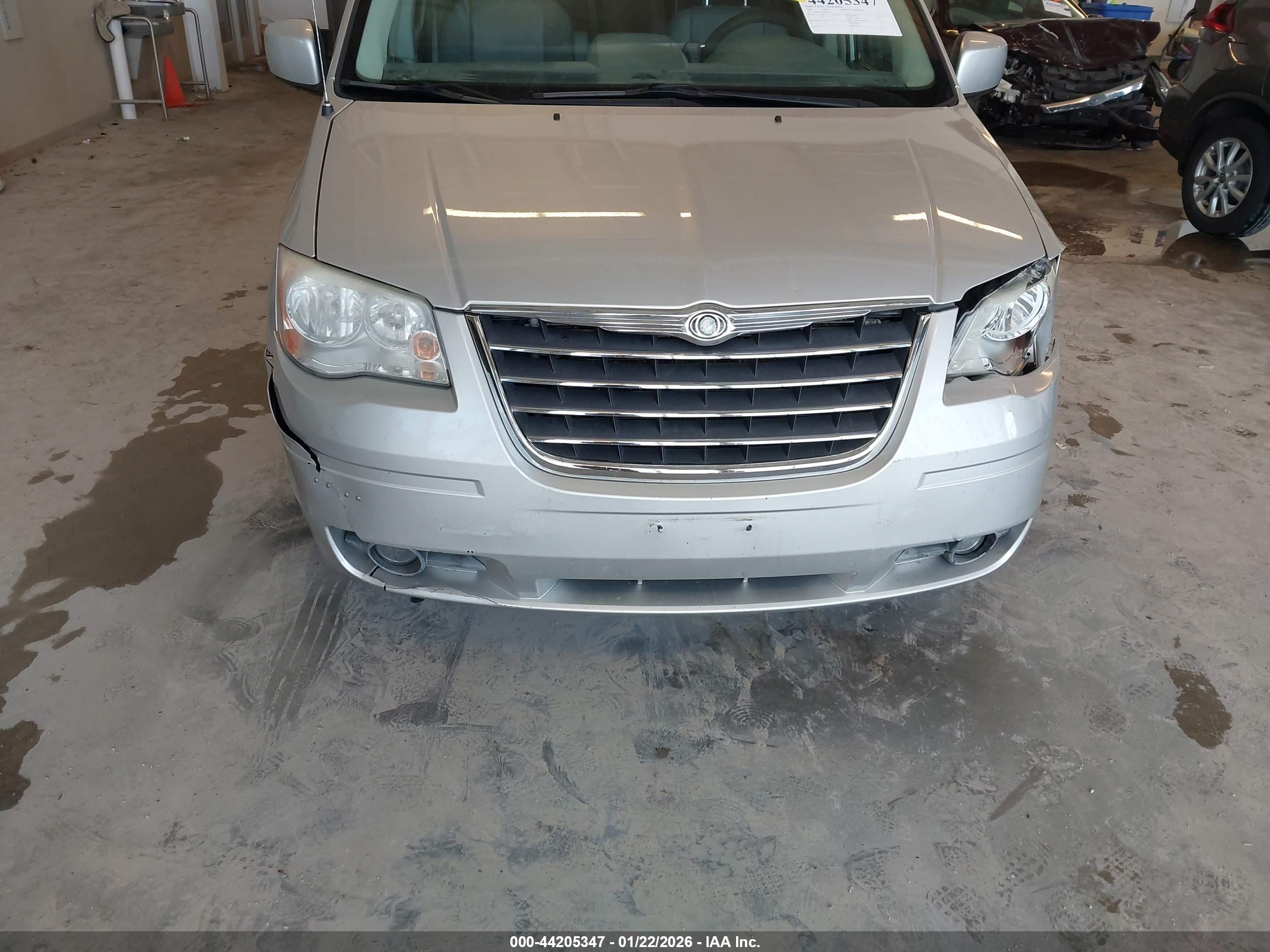CHRYSLER TOWN image 6