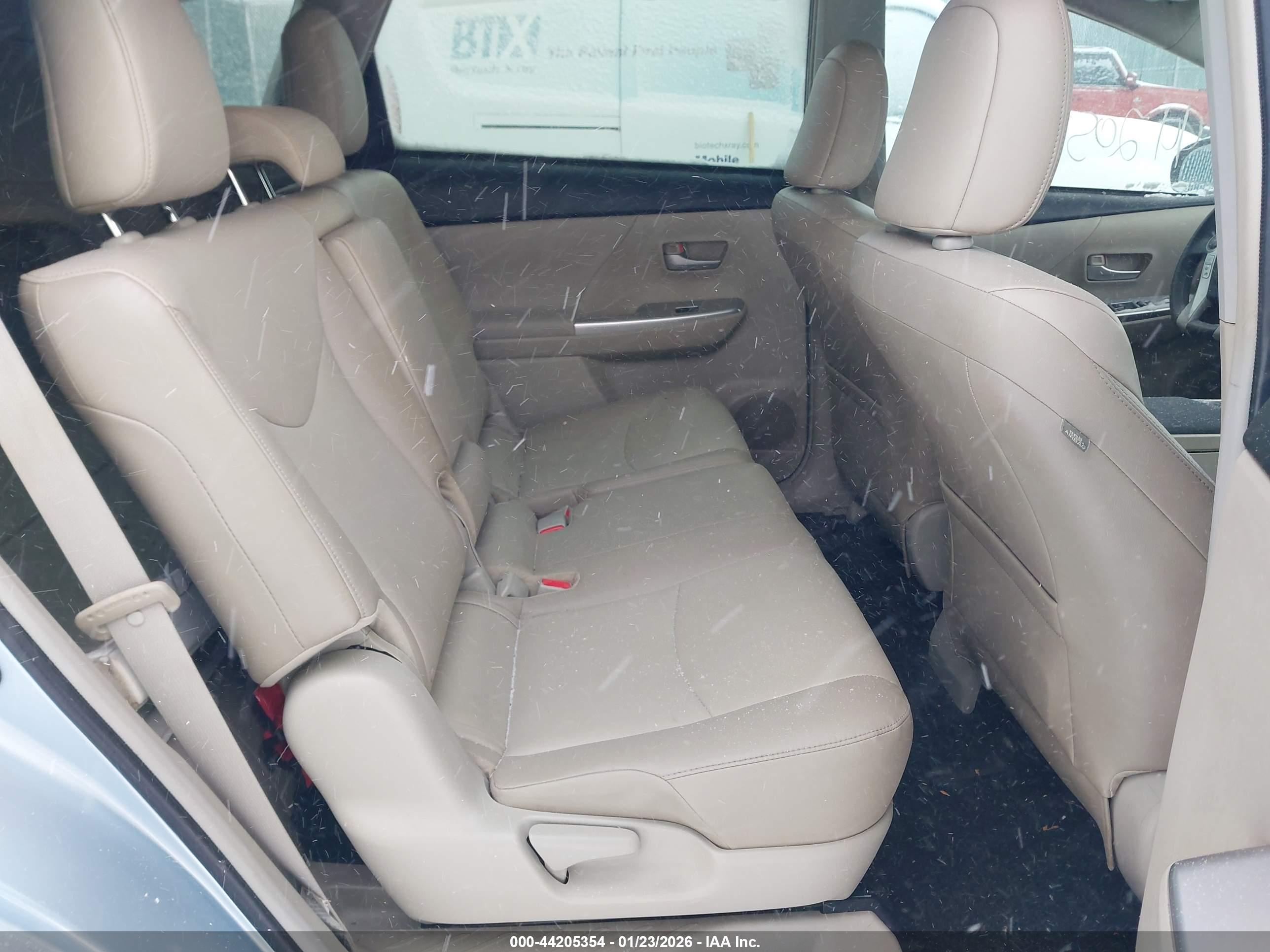 TOYOTA PRIUS image 8