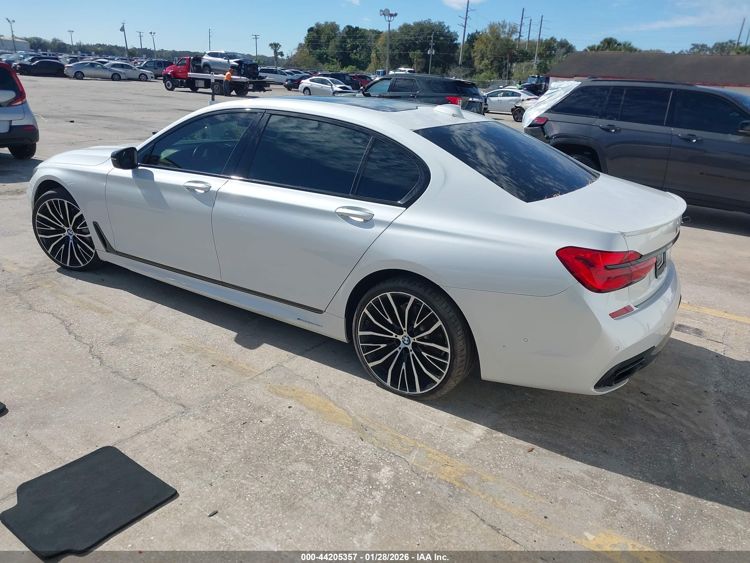 BMW 750I image 3