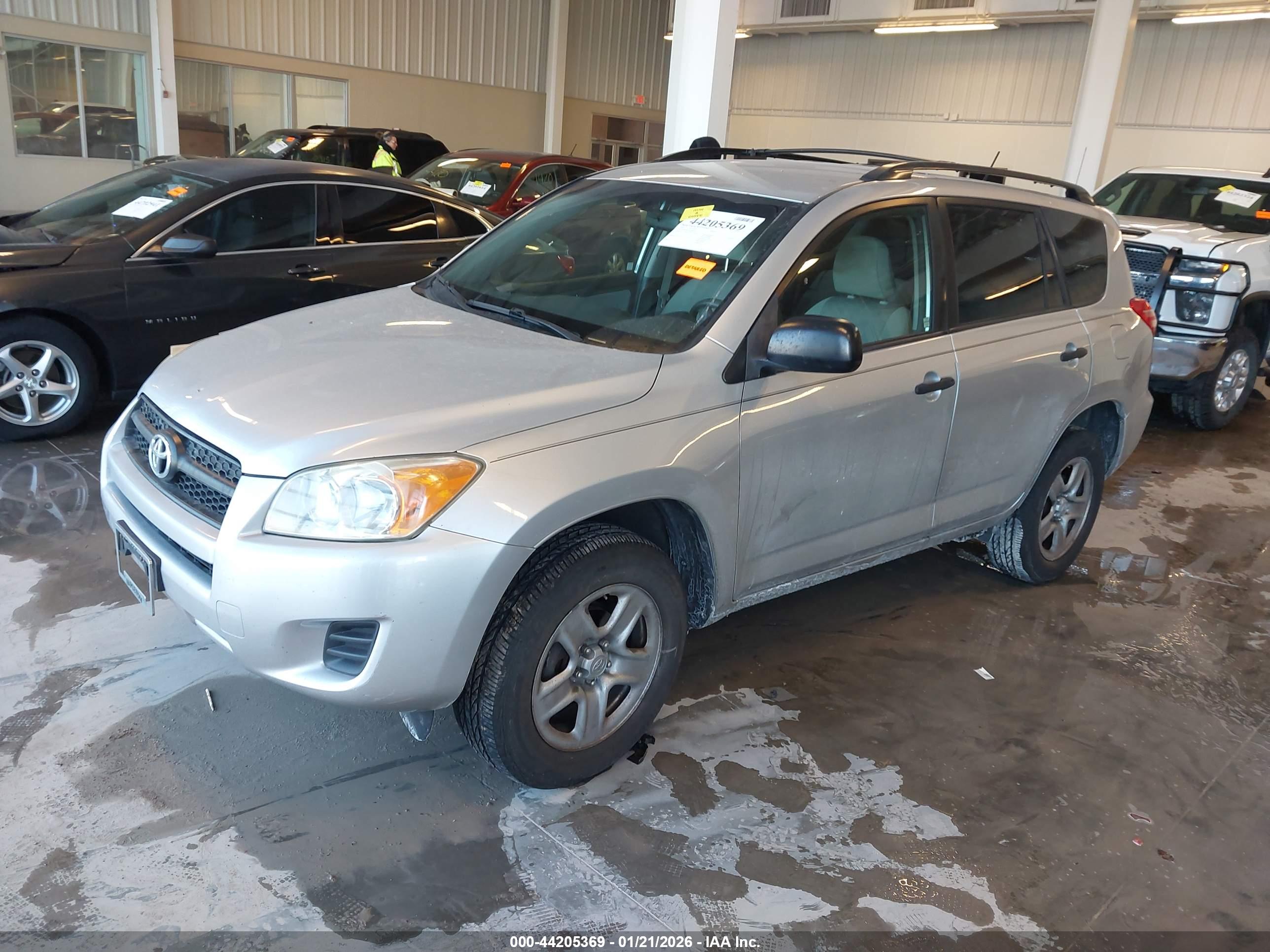 TOYOTA RAV4 image 2