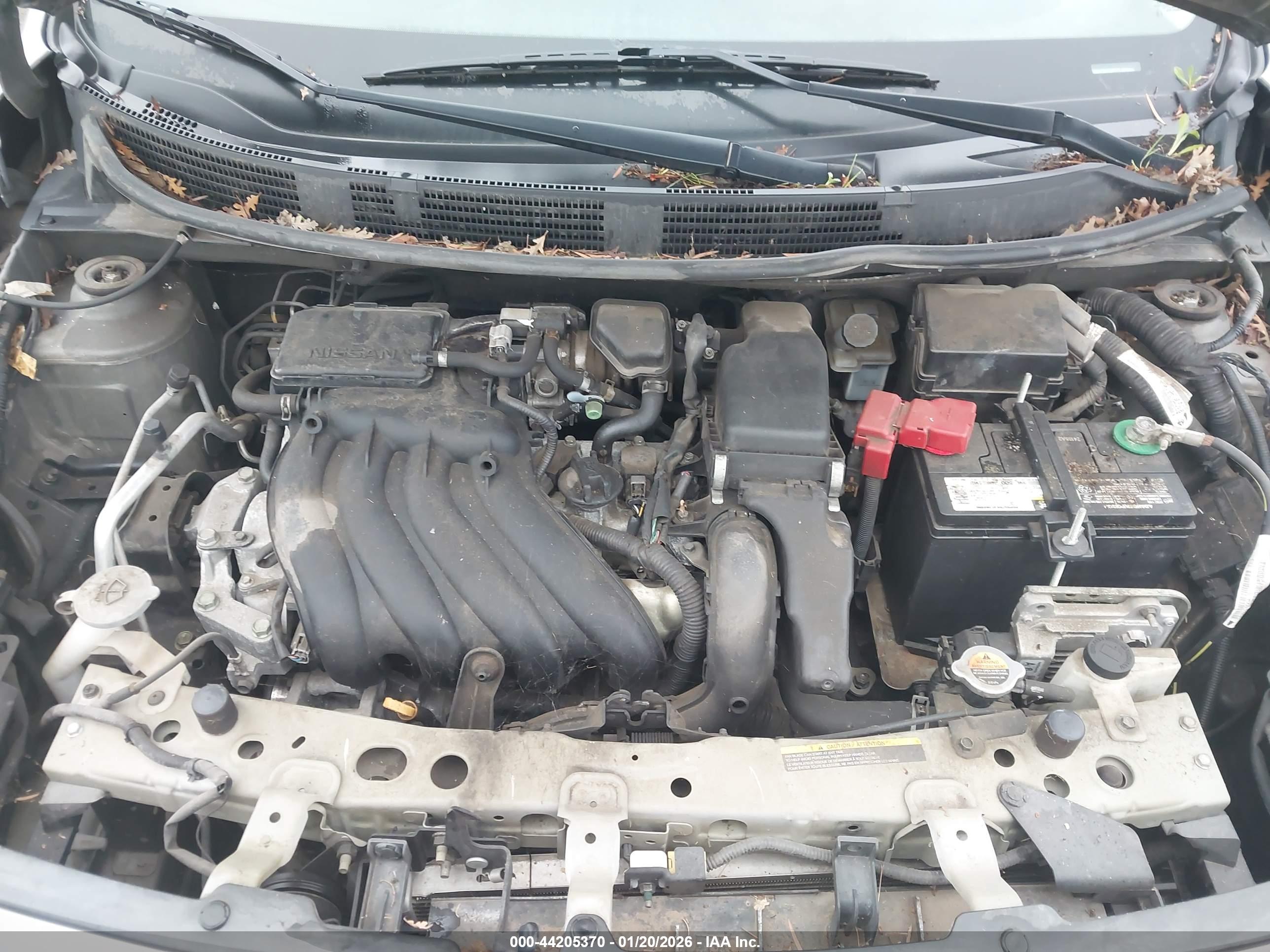 NISSAN VERSA image 10