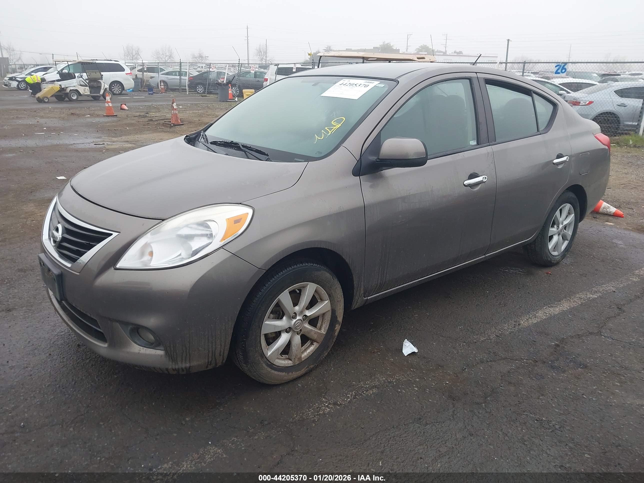 NISSAN VERSA image 2