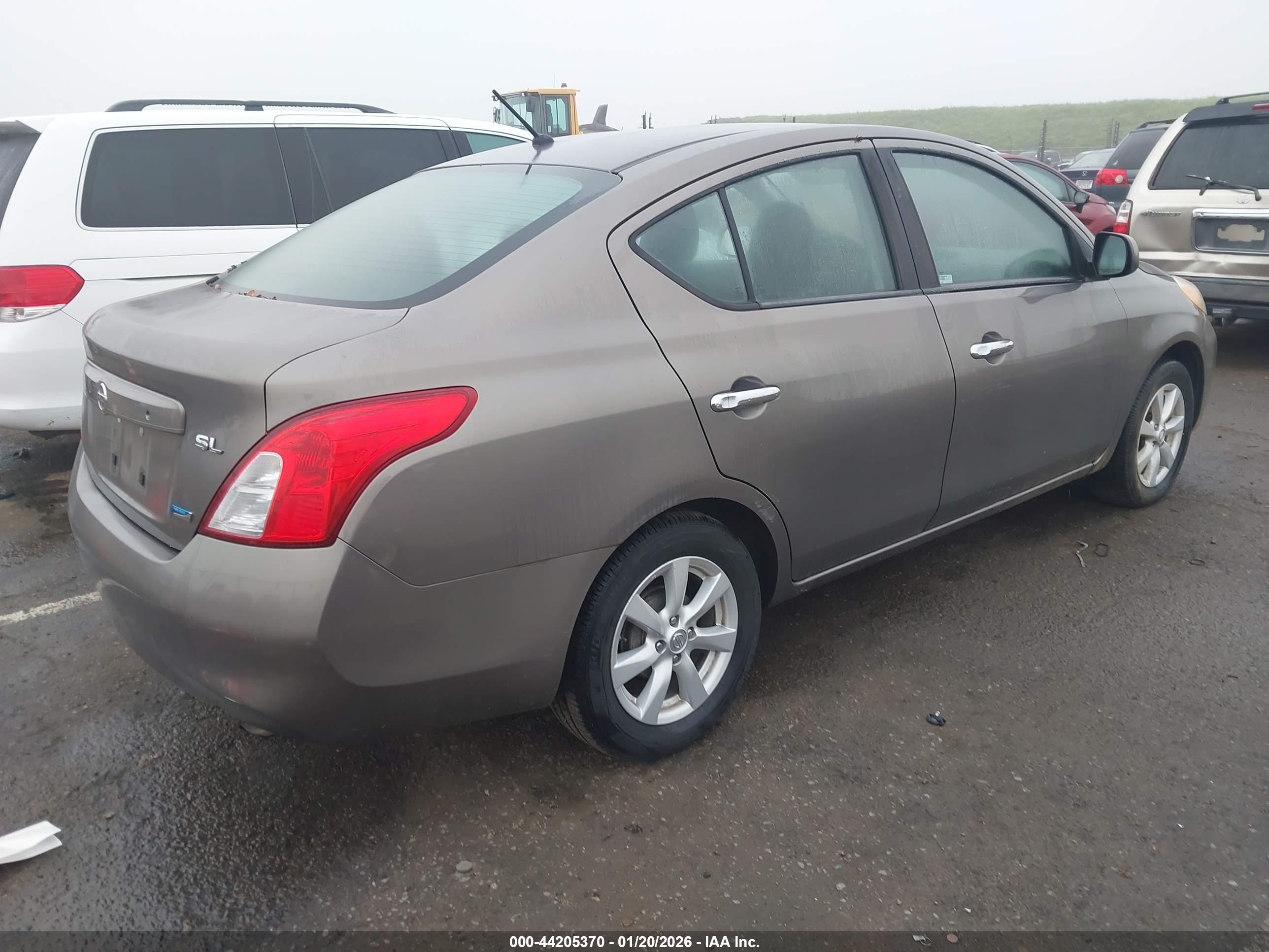 NISSAN VERSA image 4