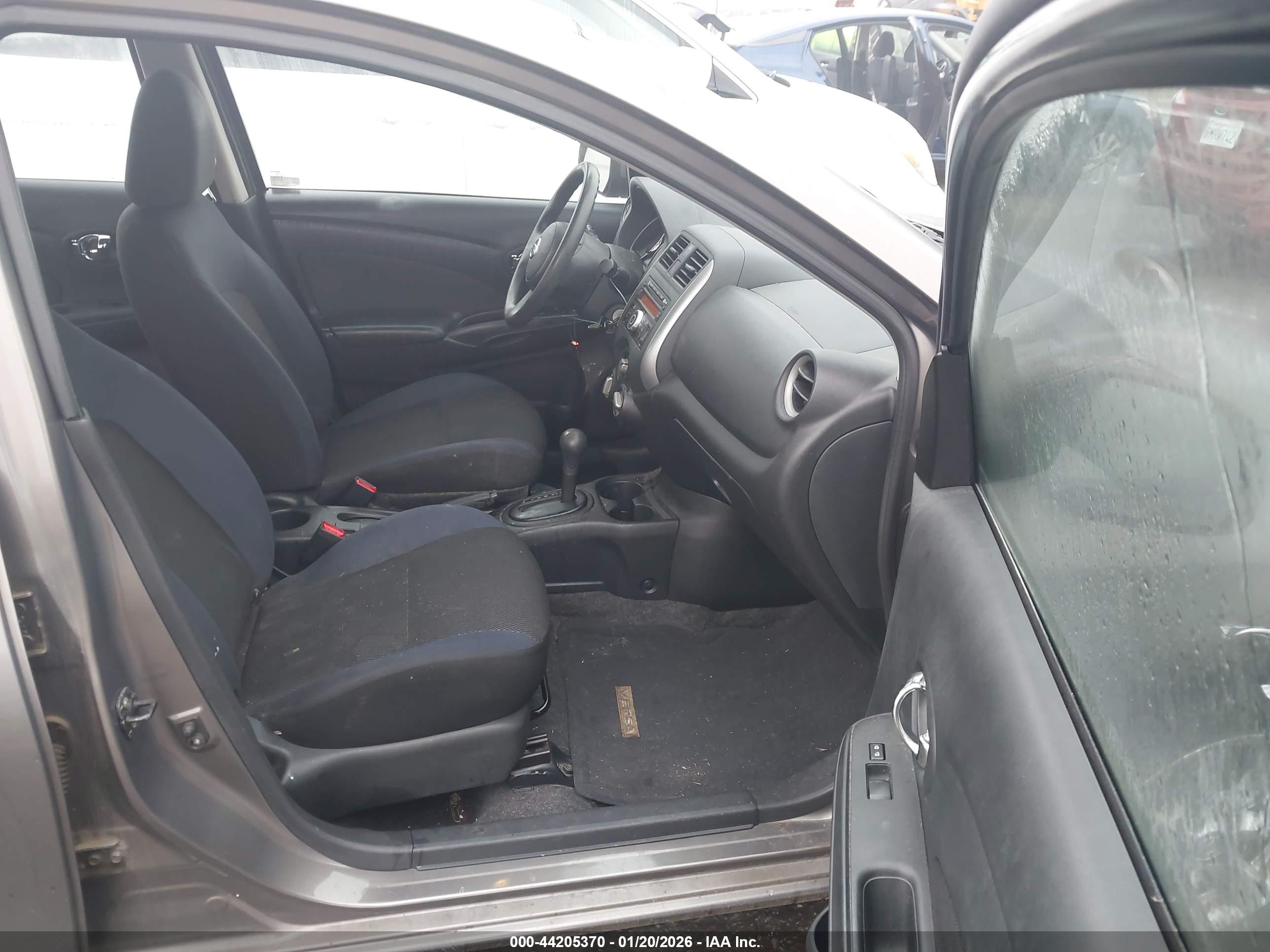 NISSAN VERSA image 5