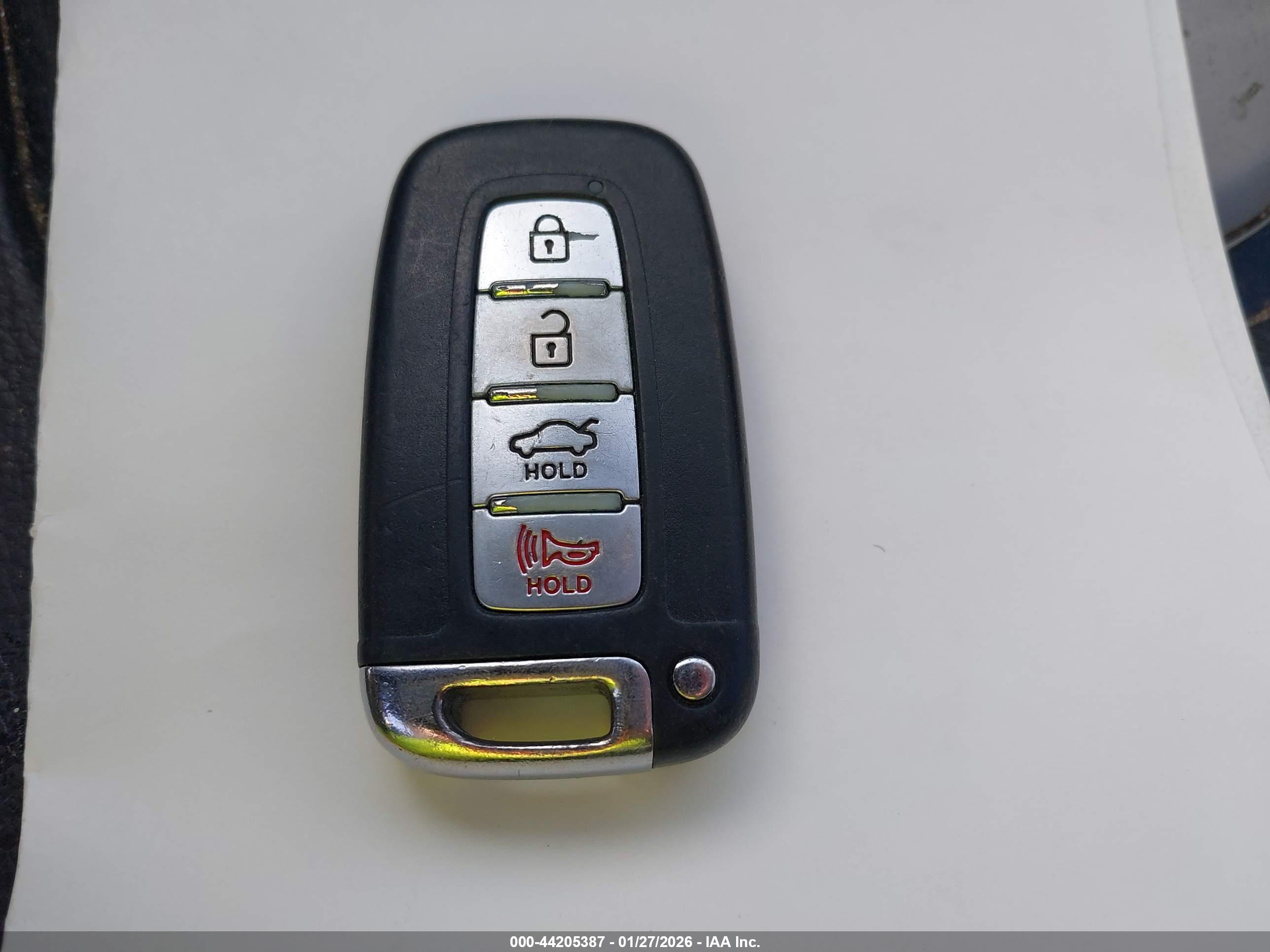 HYUNDAI GENESIS image 11