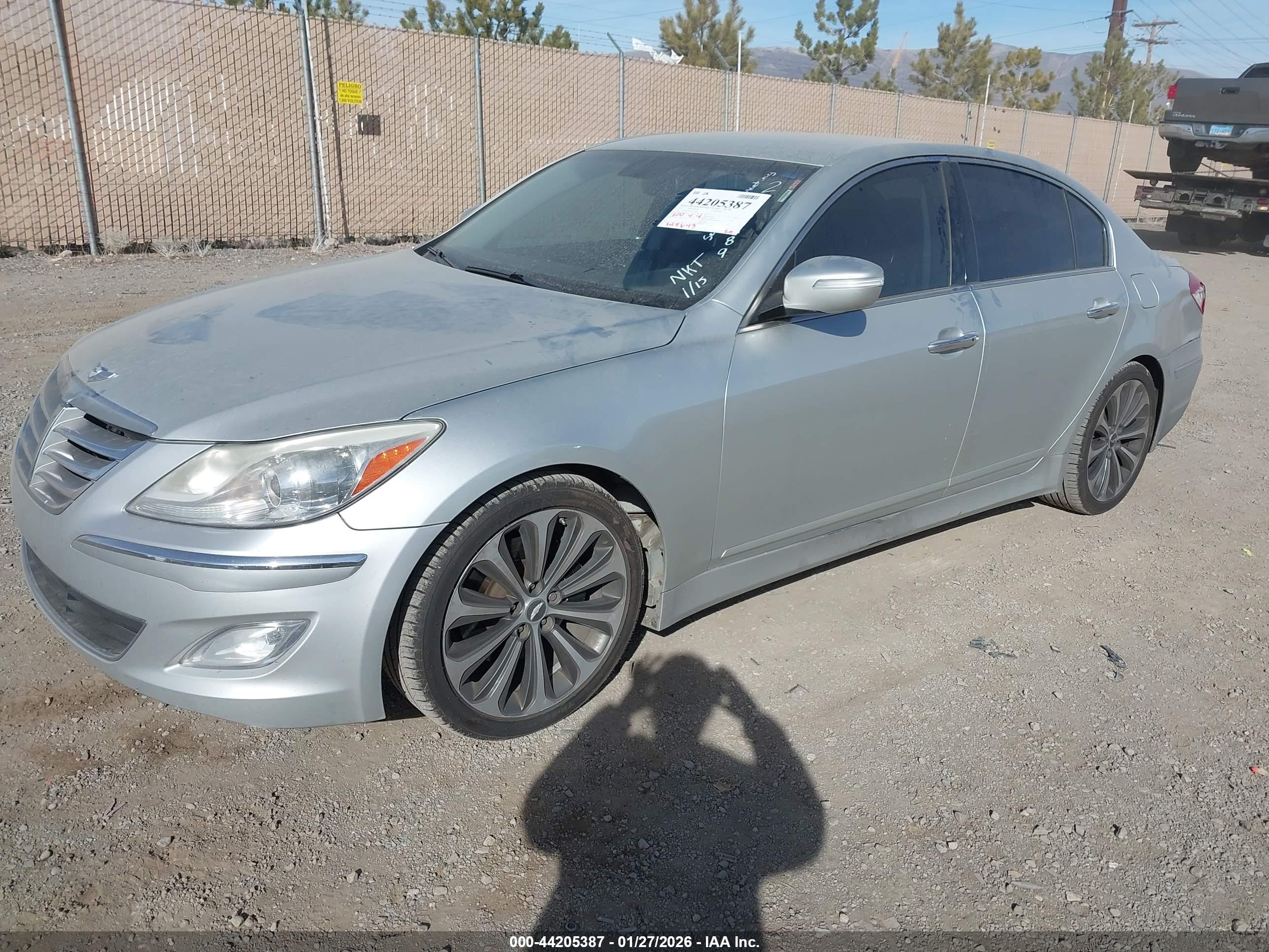 HYUNDAI GENESIS image 2