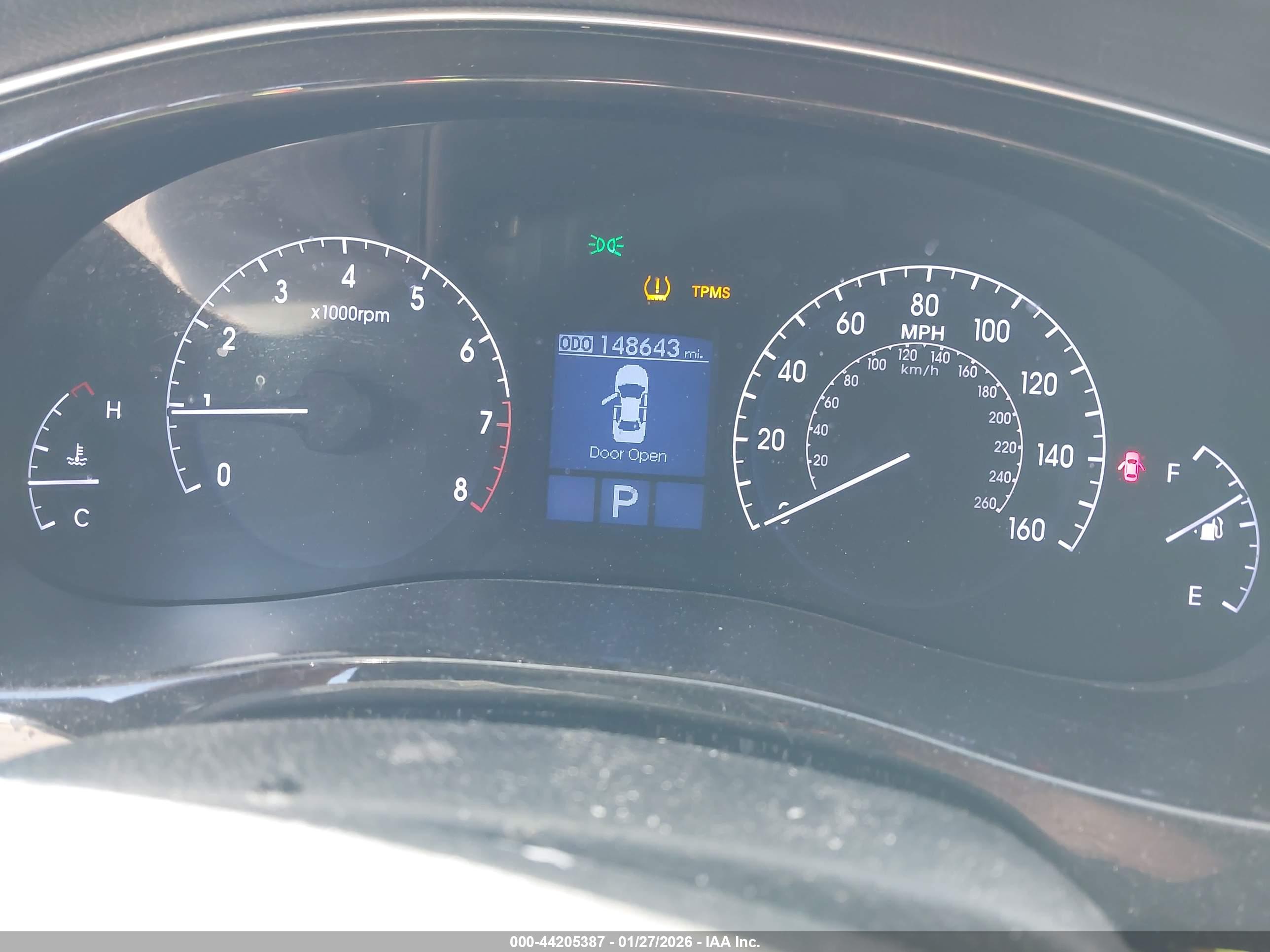 HYUNDAI GENESIS image 7