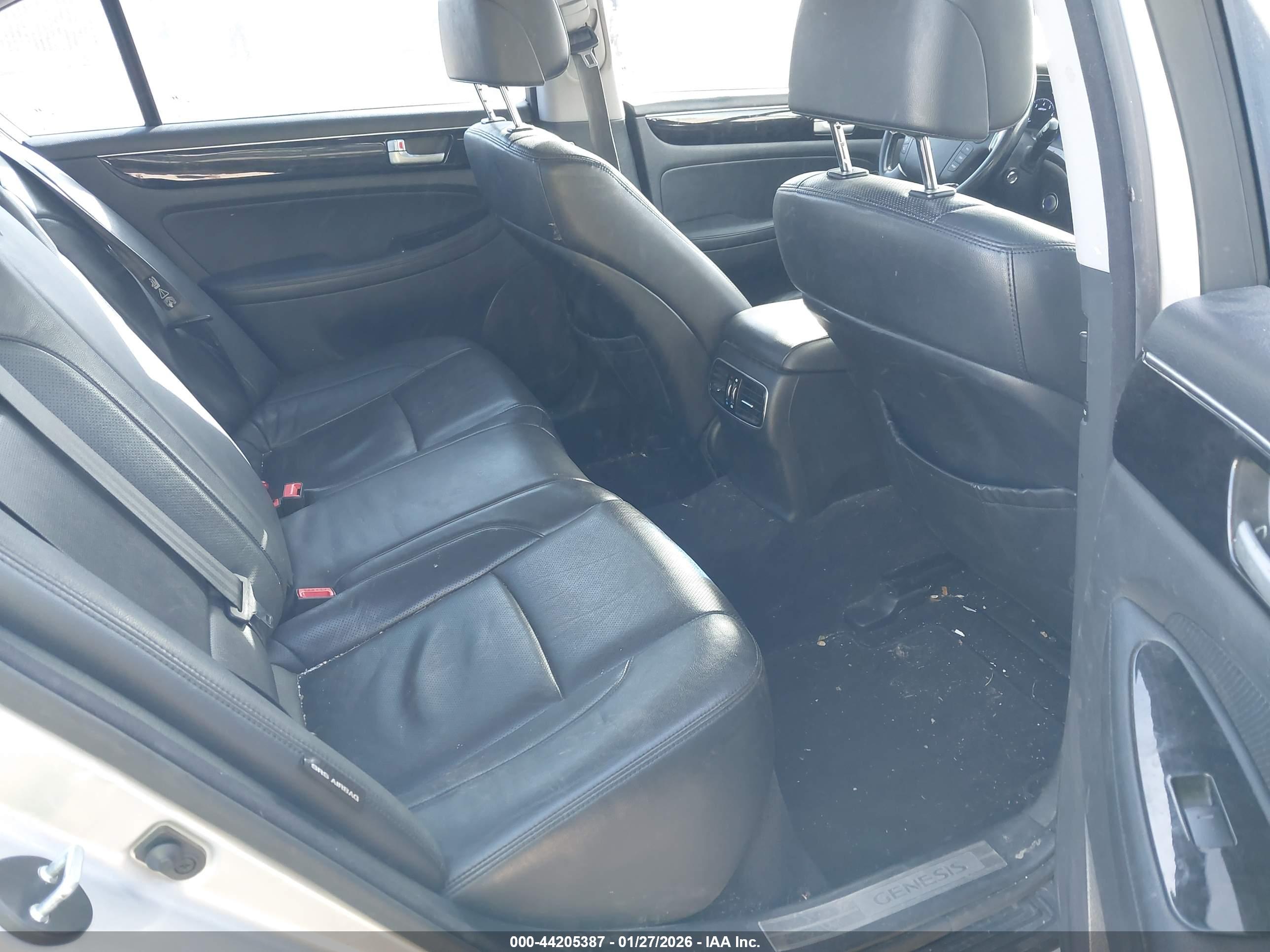 HYUNDAI GENESIS image 8
