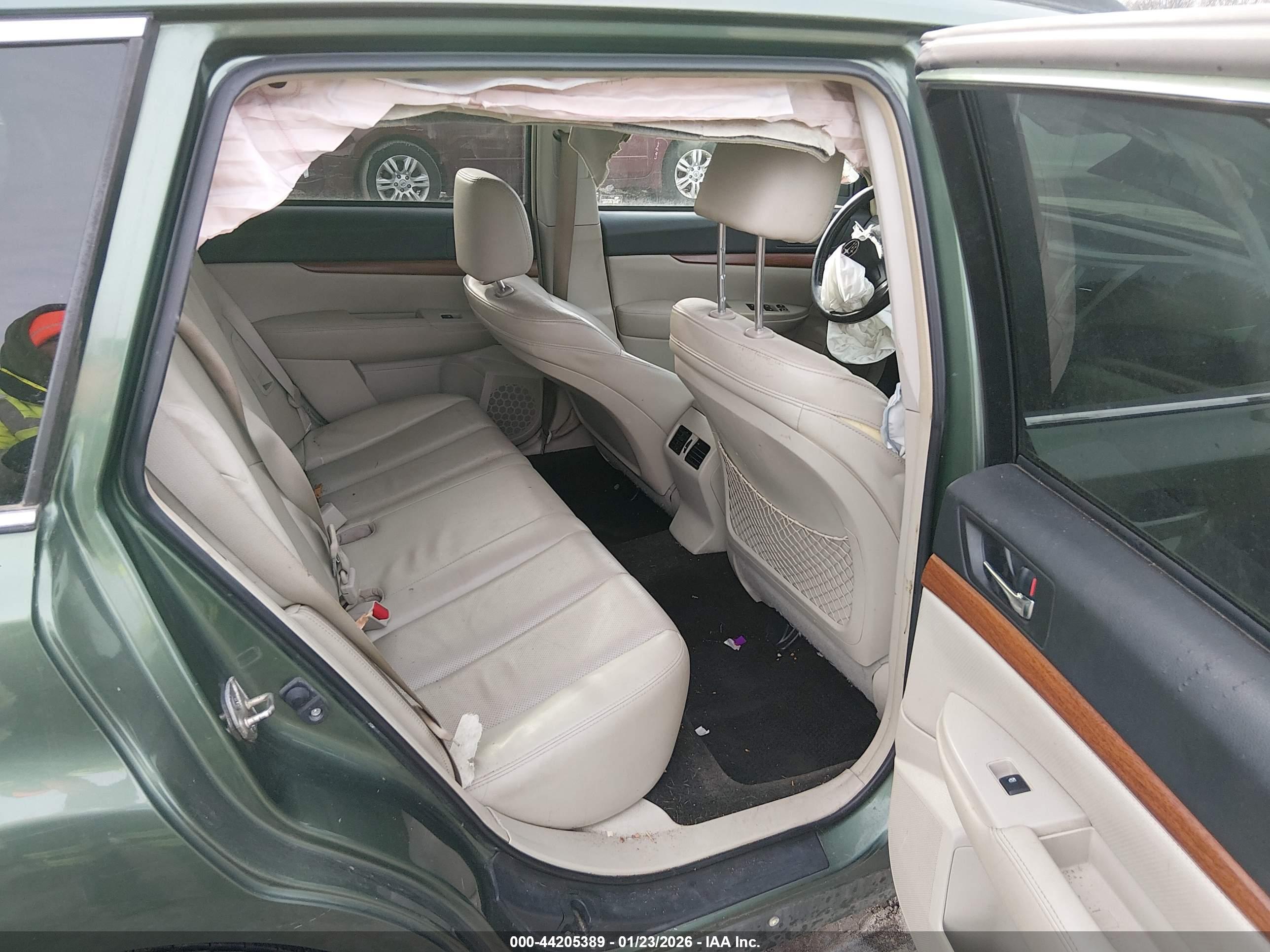 SUBARU OUTBACK image 8