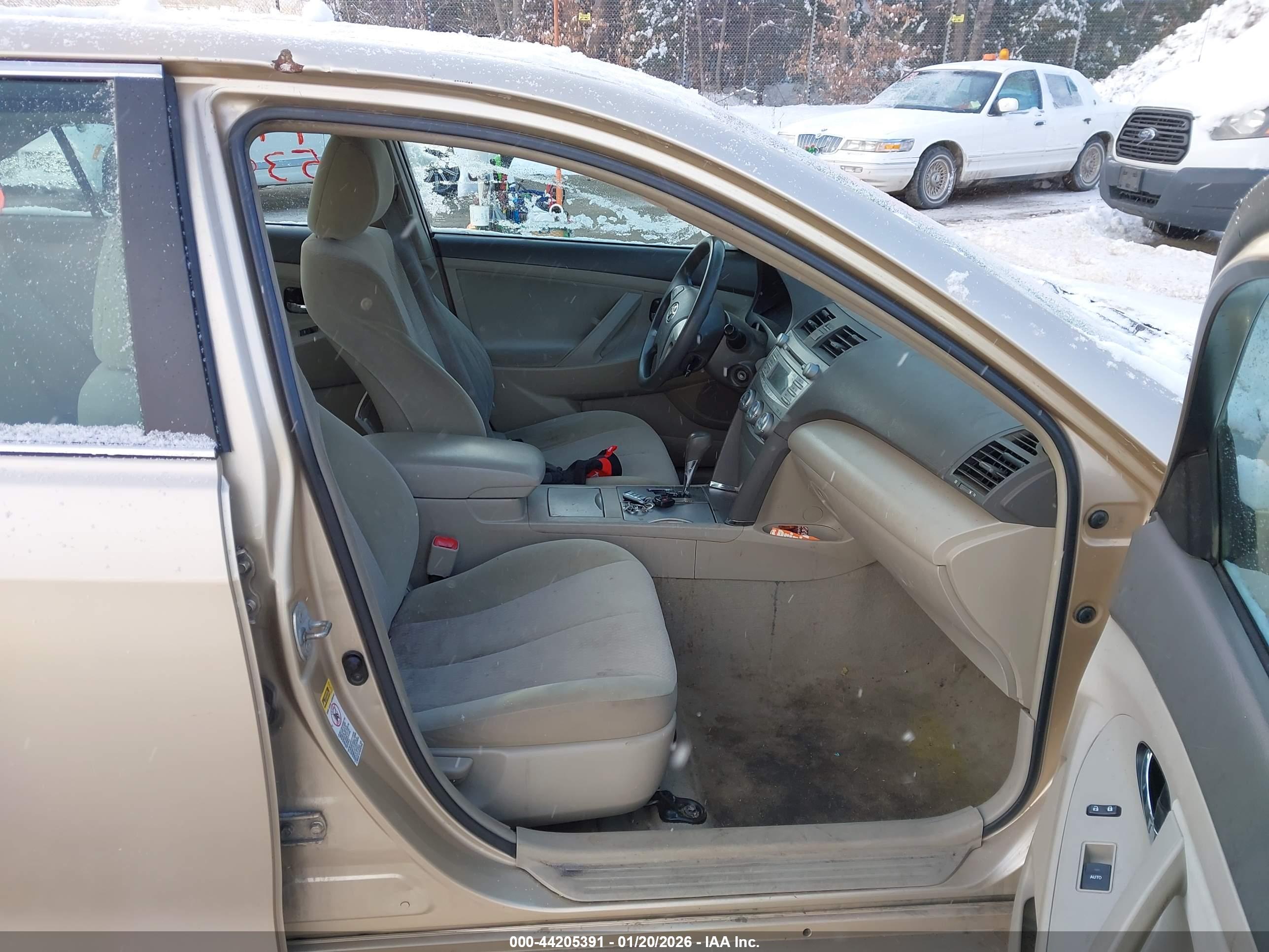 TOYOTA CAMRY image 5