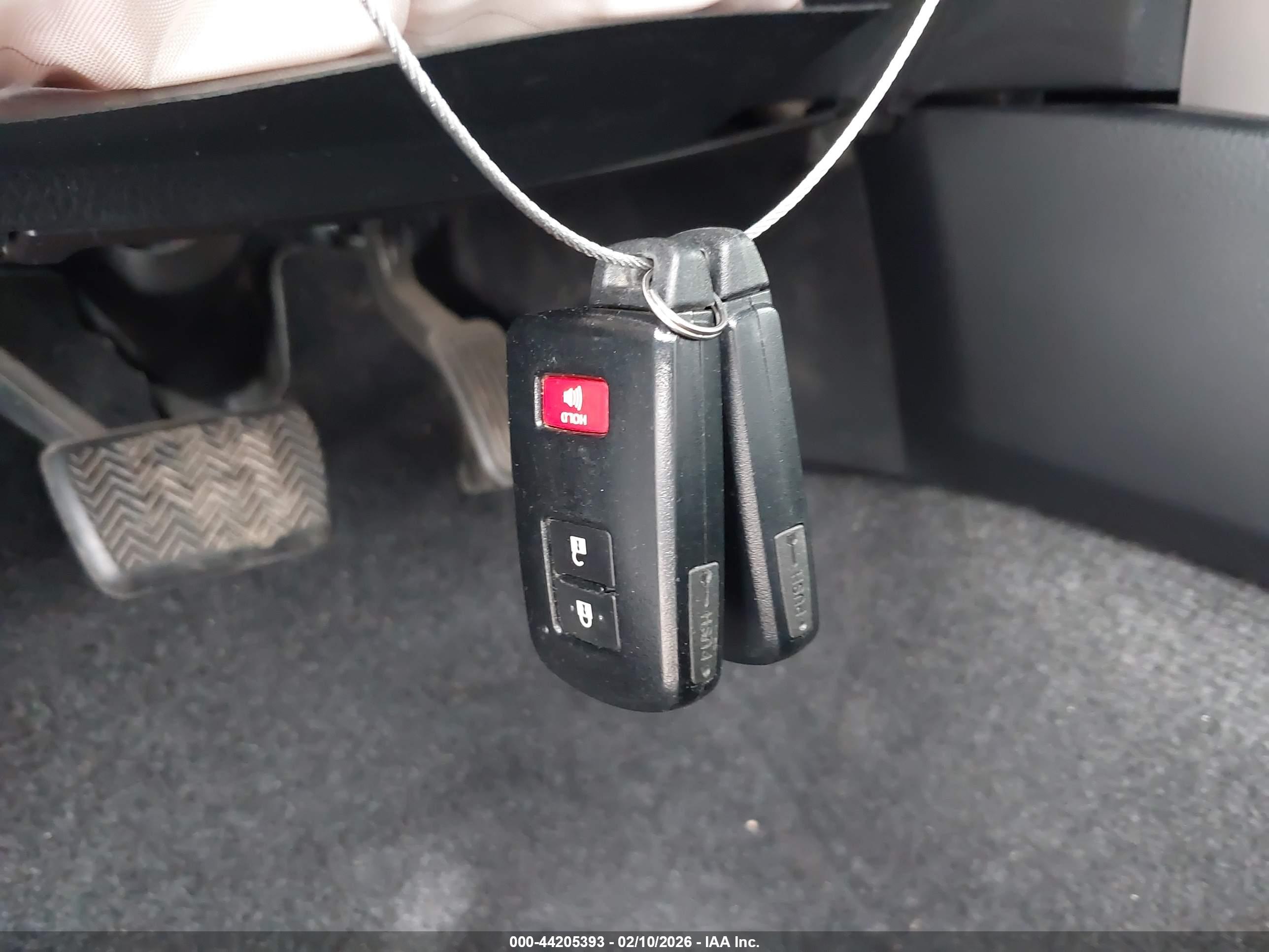 TOYOTA RAV4 image 11