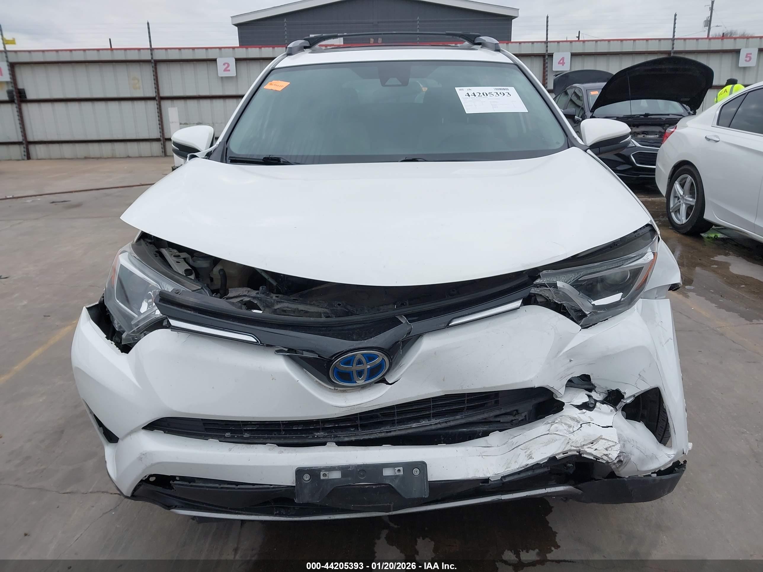 TOYOTA RAV4 image 6