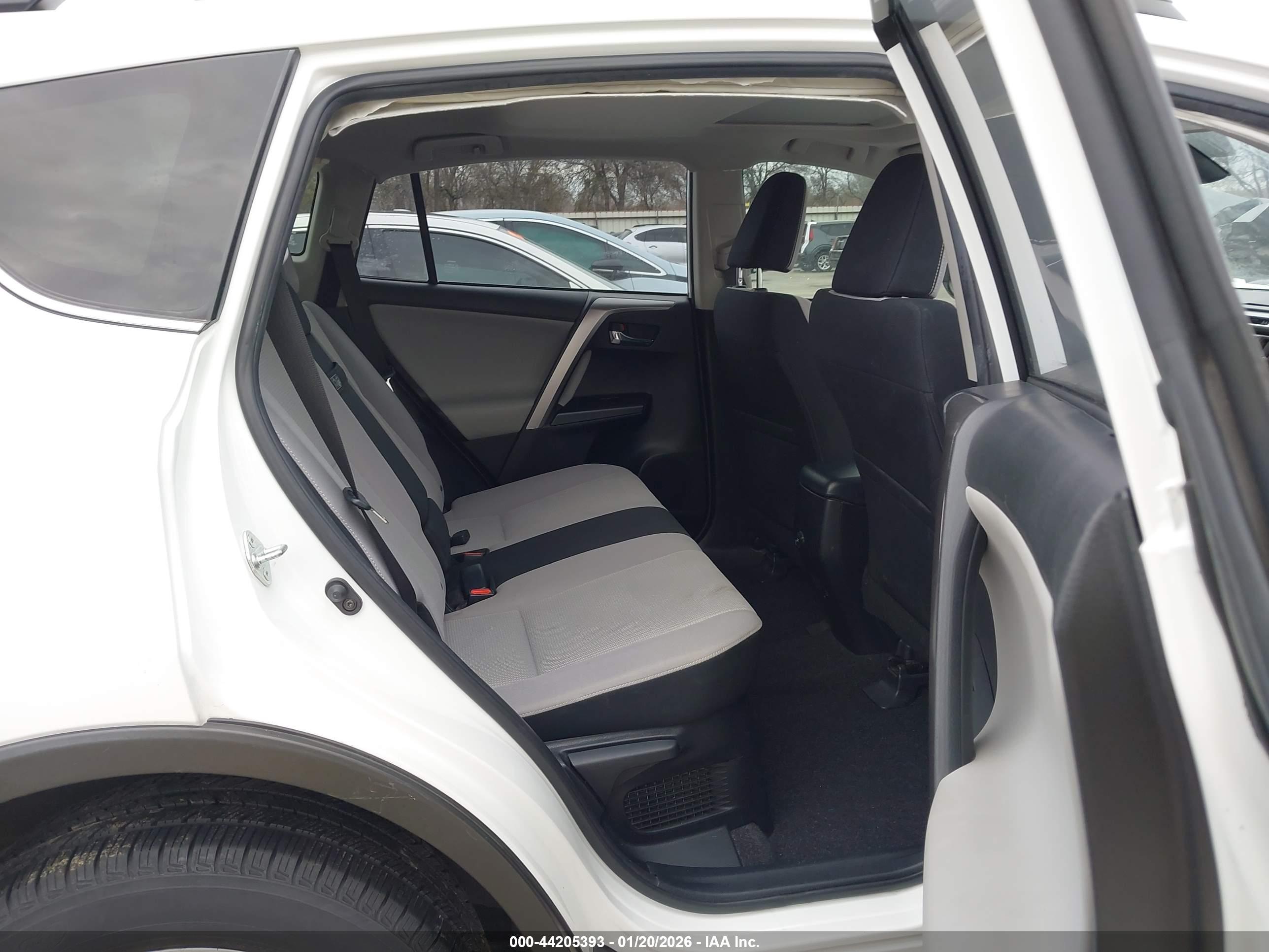 TOYOTA RAV4 image 8