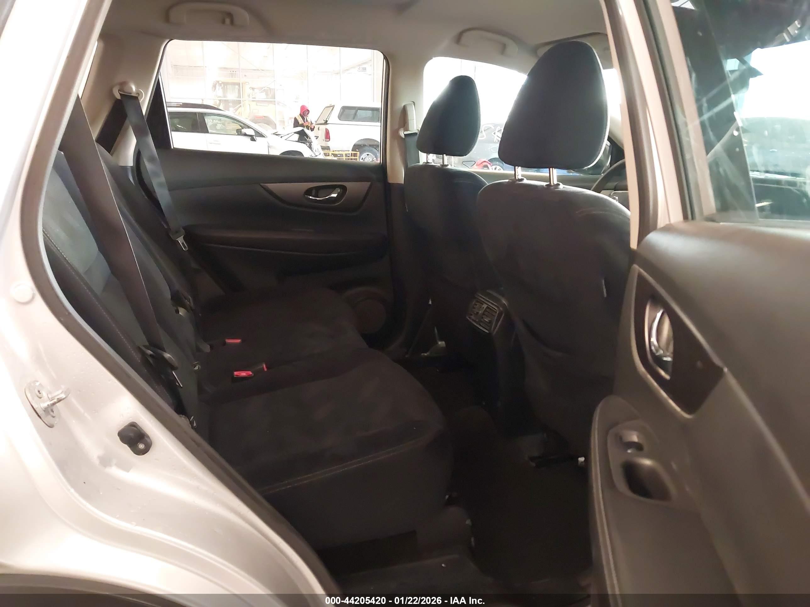 NISSAN ROGUE image 8