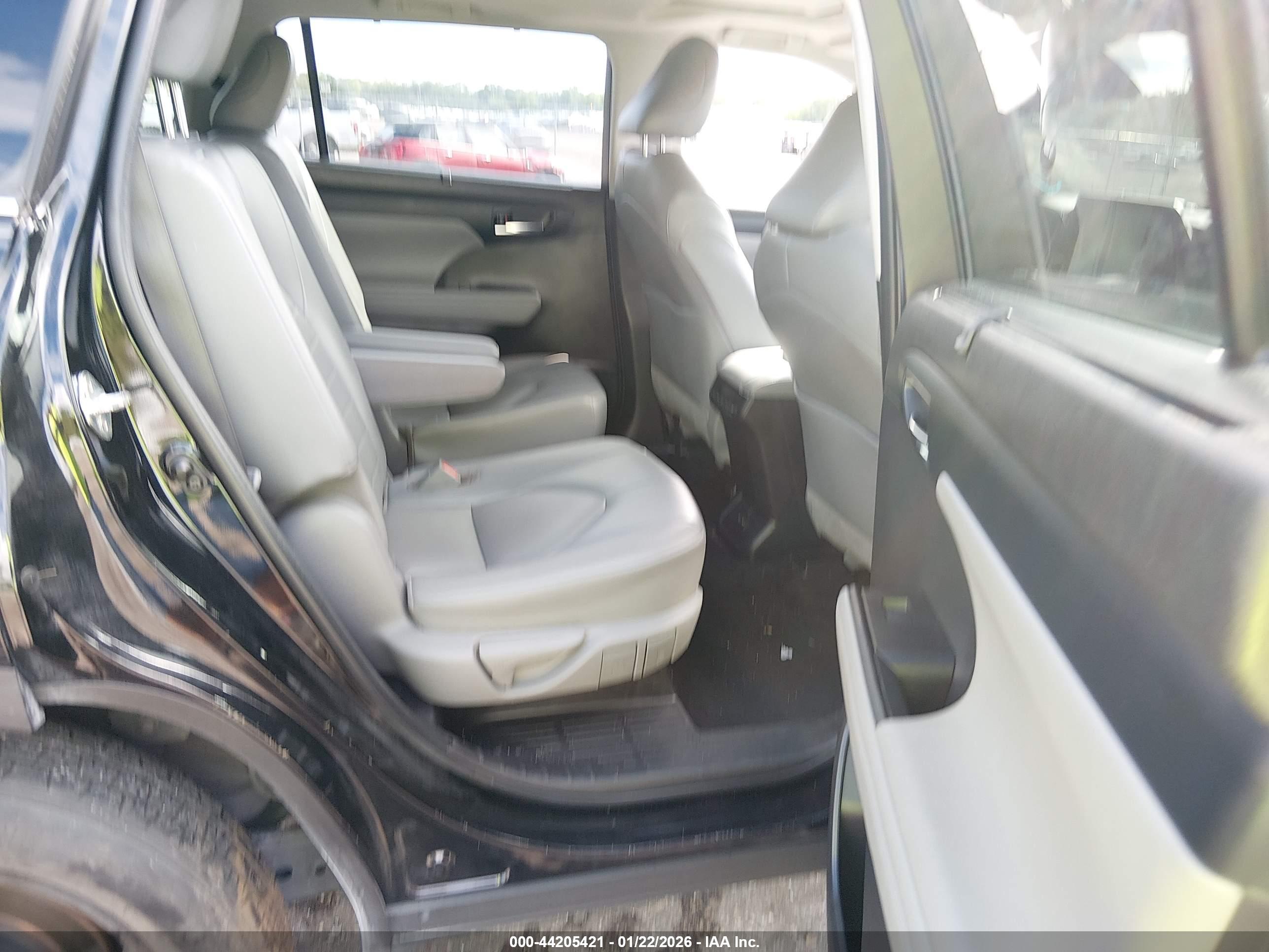 TOYOTA HIGHLANDER image 8