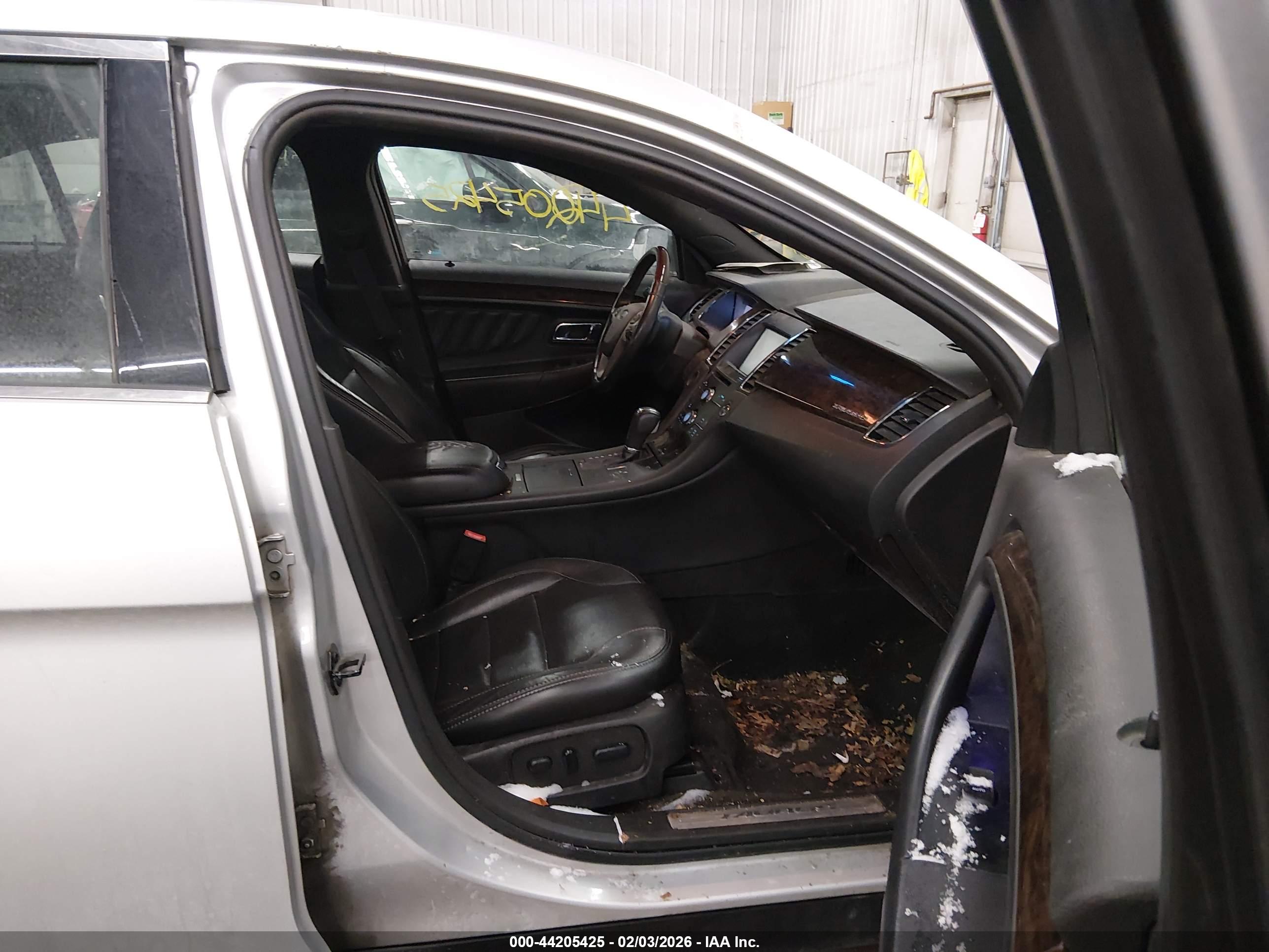 FORD TAURUS image 5