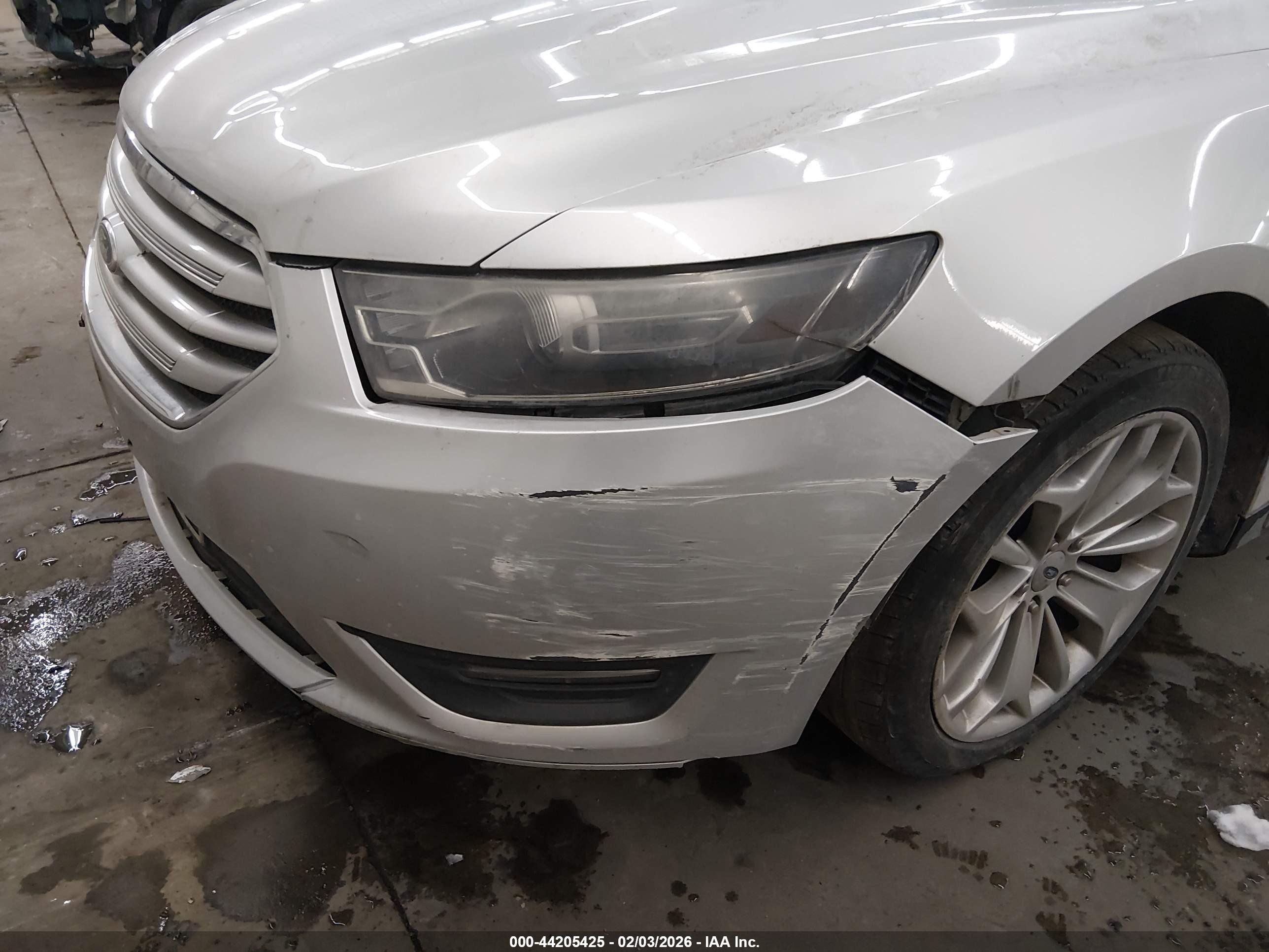 FORD TAURUS image 6