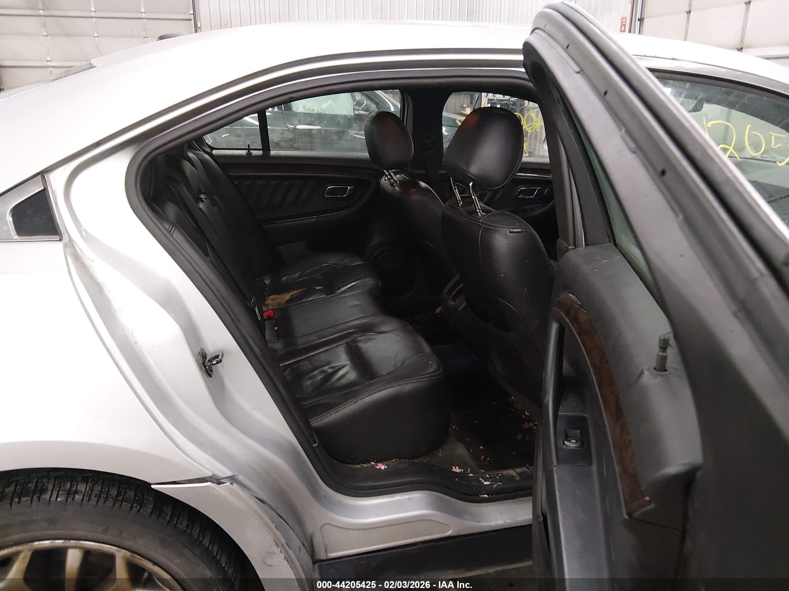 FORD TAURUS image 8
