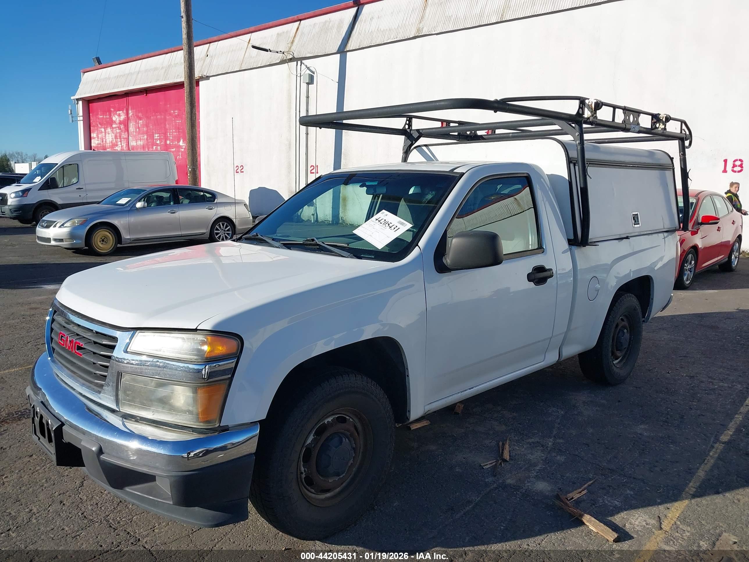 GMC CANYON image 2