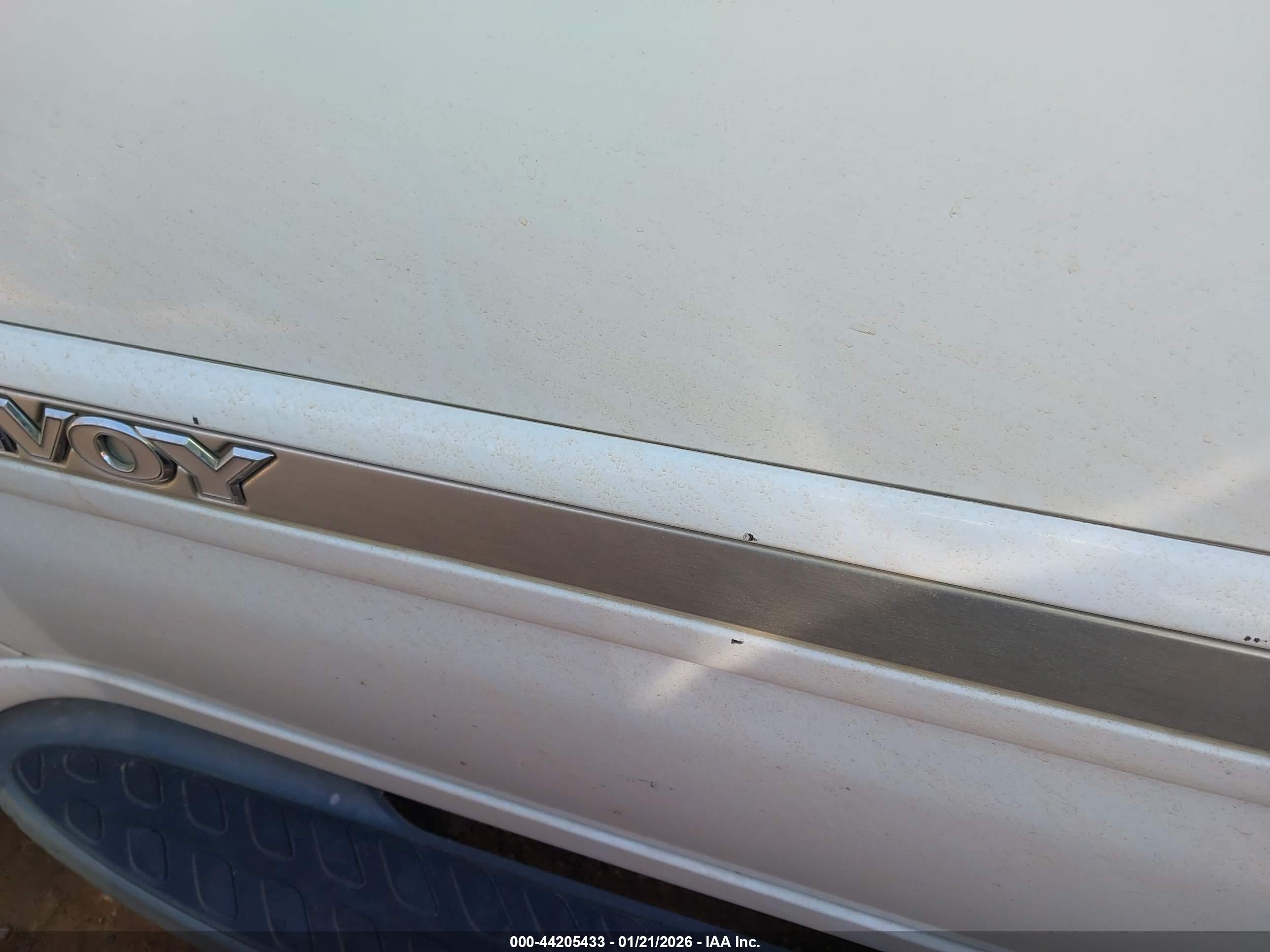 GMC ENVOY image 6
