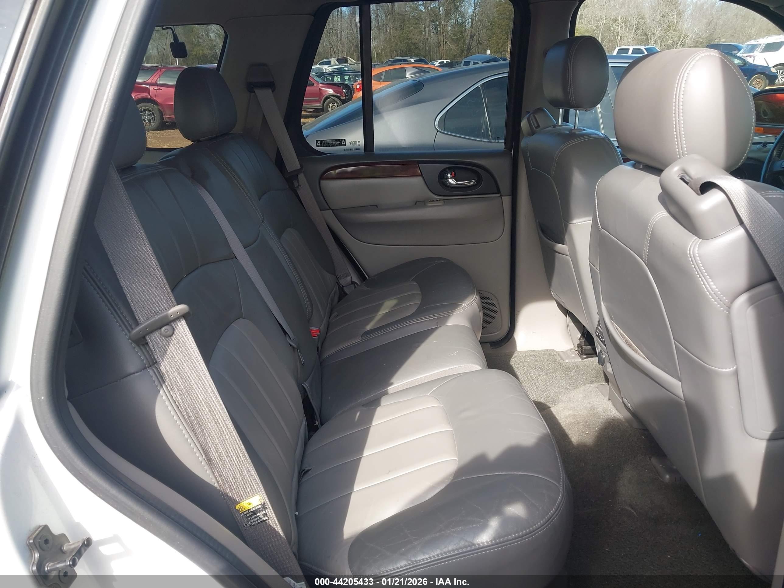 GMC ENVOY image 8