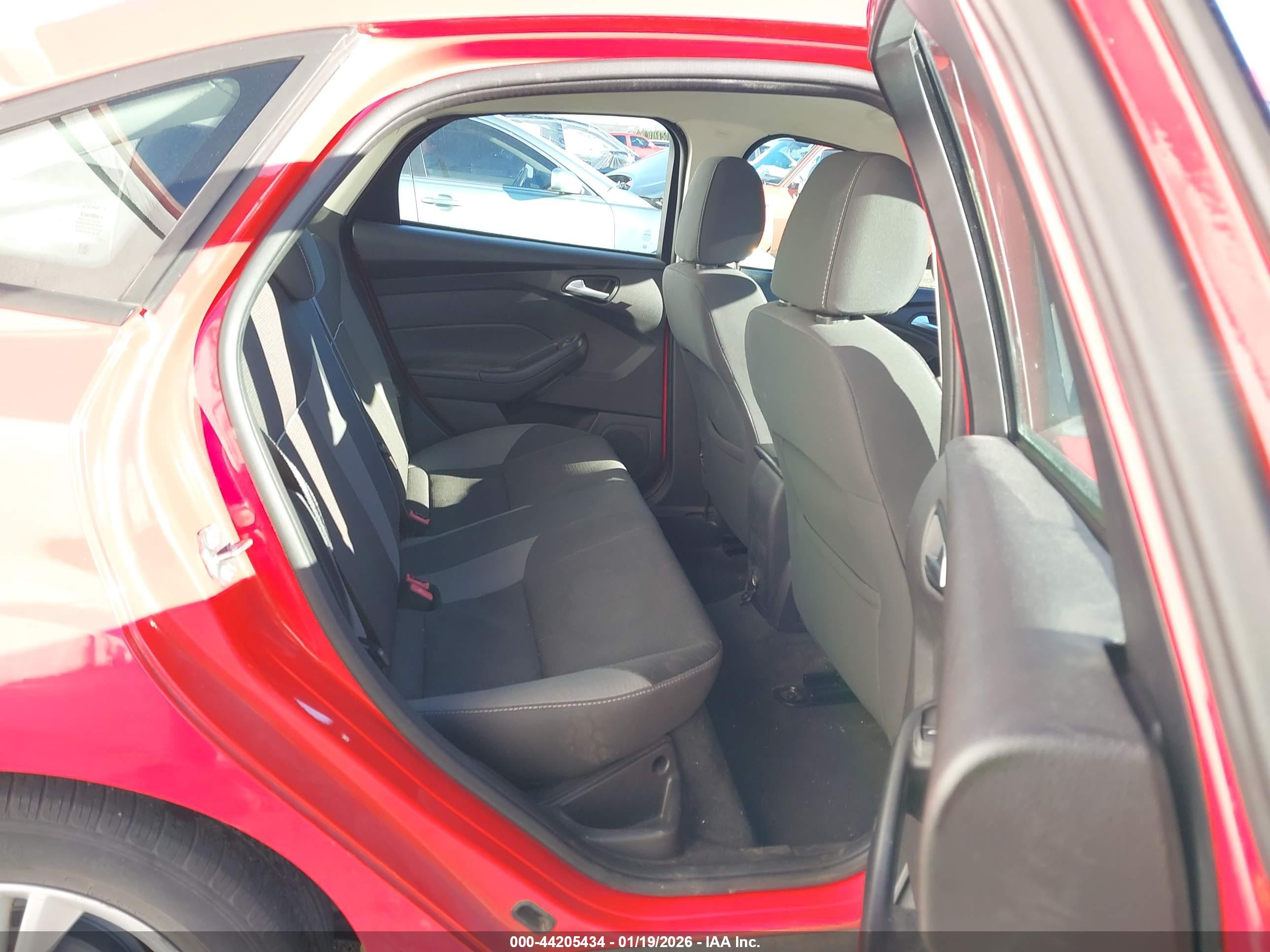 FORD FOCUS image 8