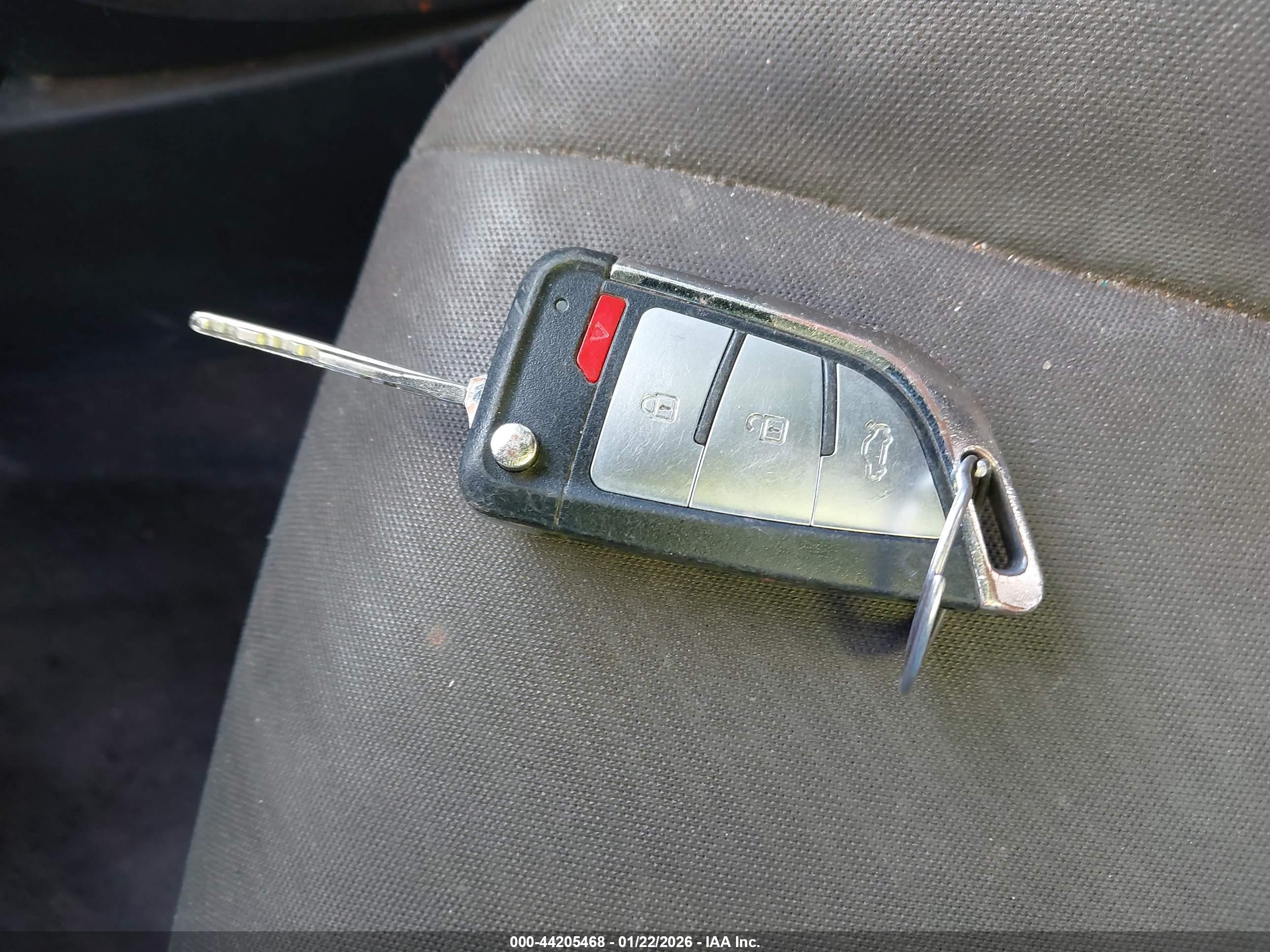 HYUNDAI ELANTRA image 11