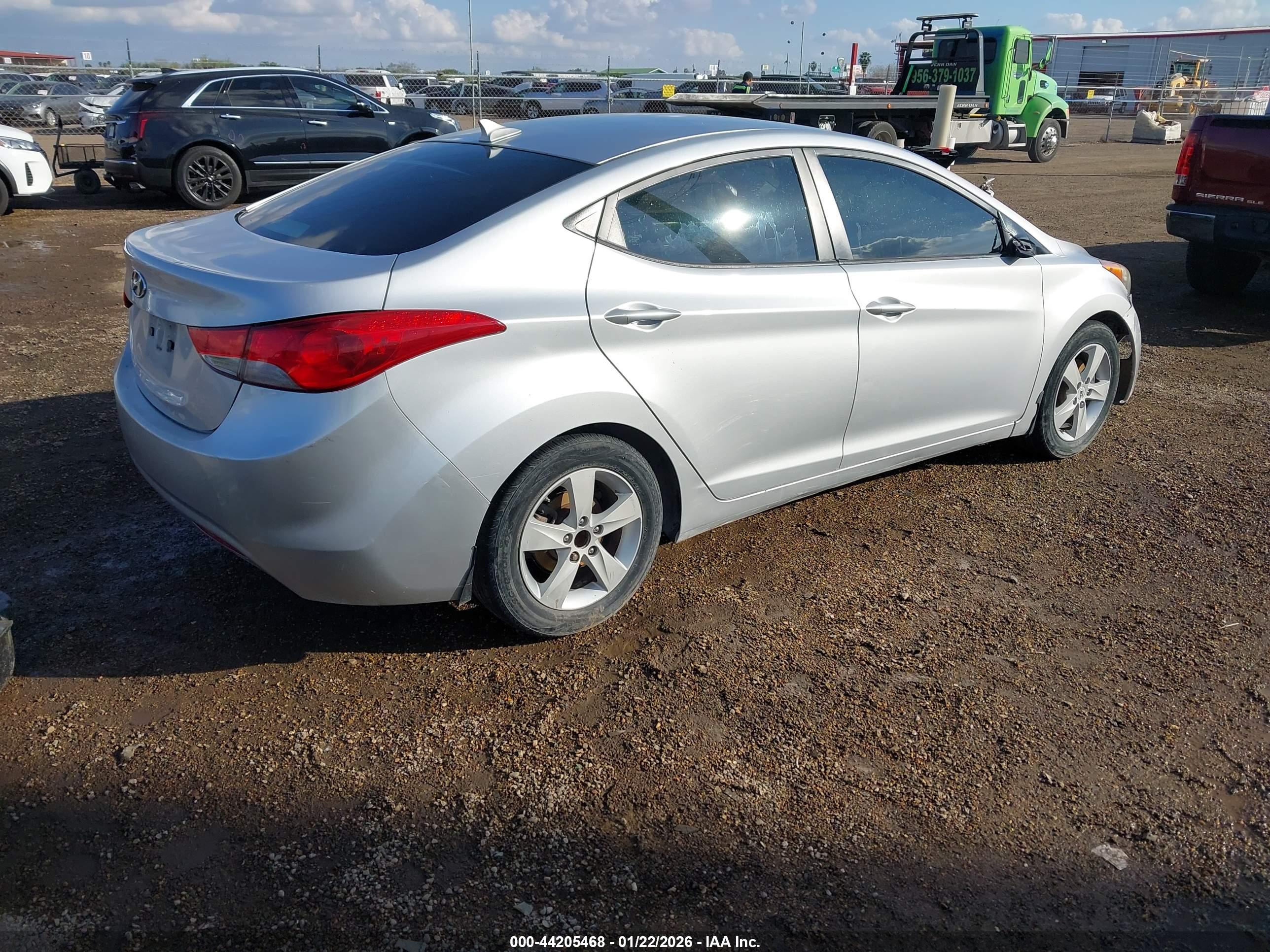 HYUNDAI ELANTRA image 4