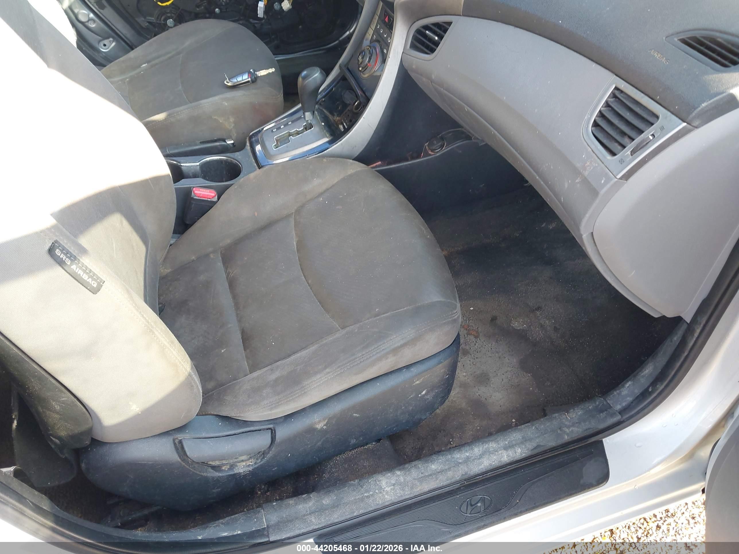 HYUNDAI ELANTRA image 5