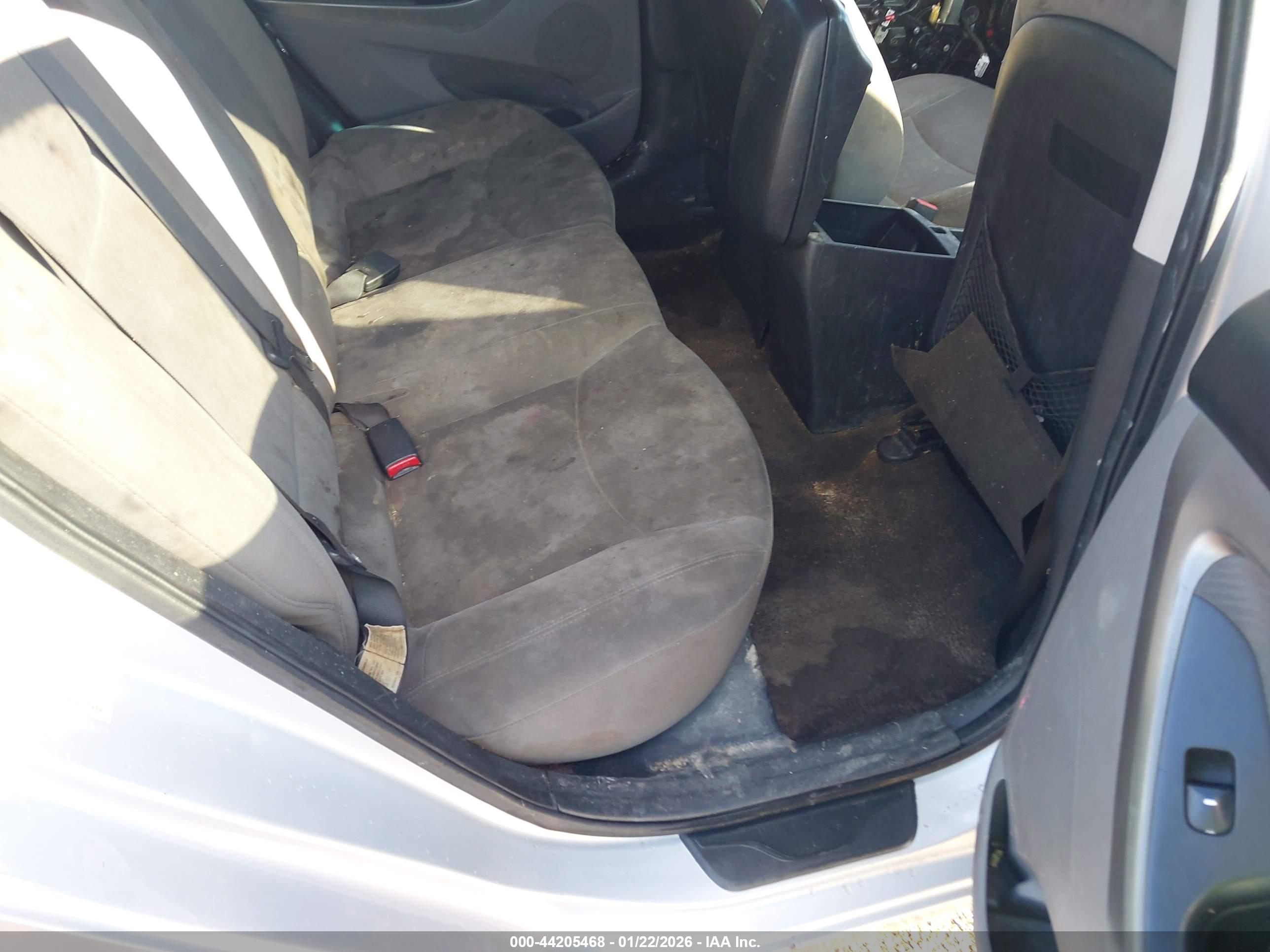 HYUNDAI ELANTRA image 8